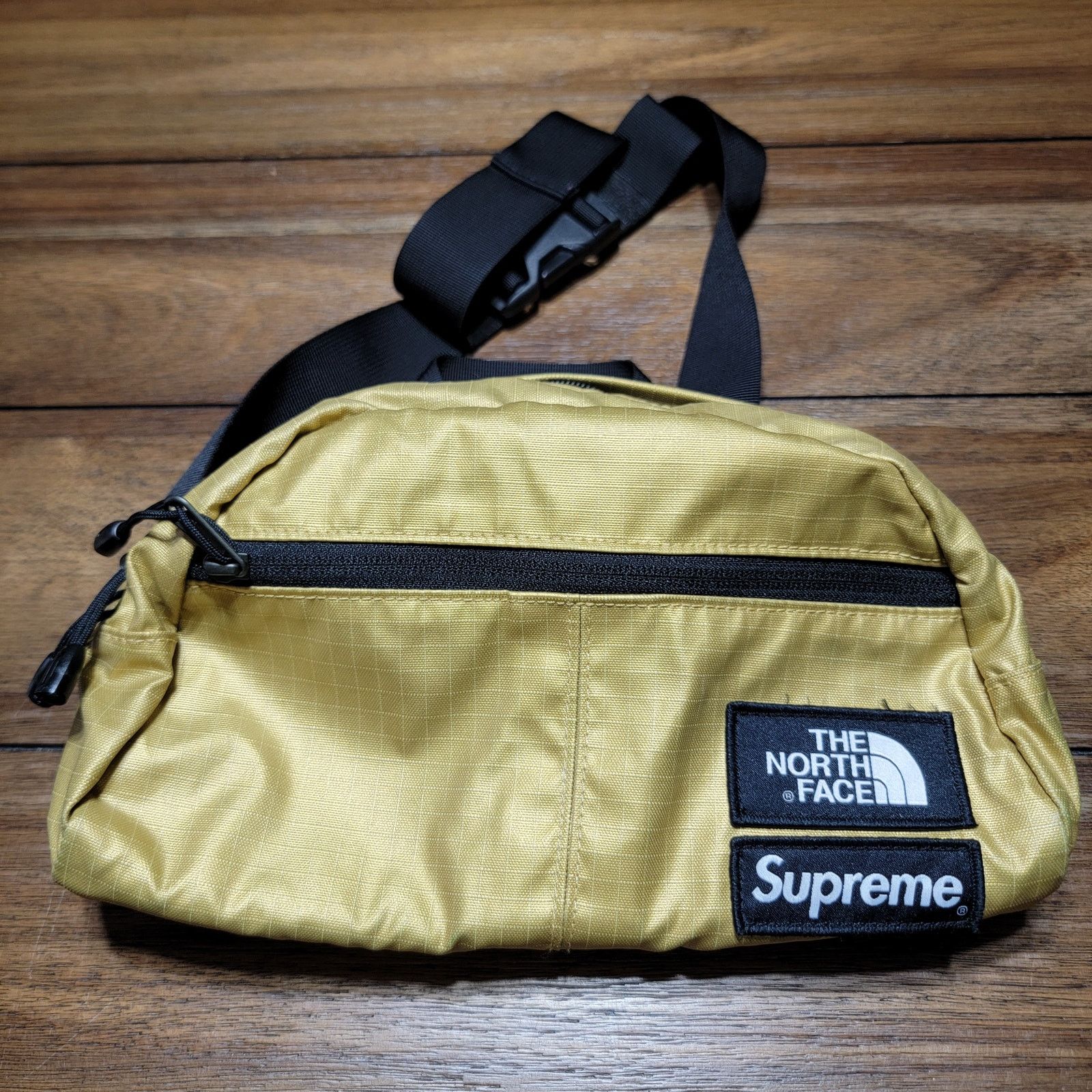 The North Face Supreme x The North Face Metallic Roo II Lumbar Pack inNylon Size ONE SIZE - 1 Thumbnail