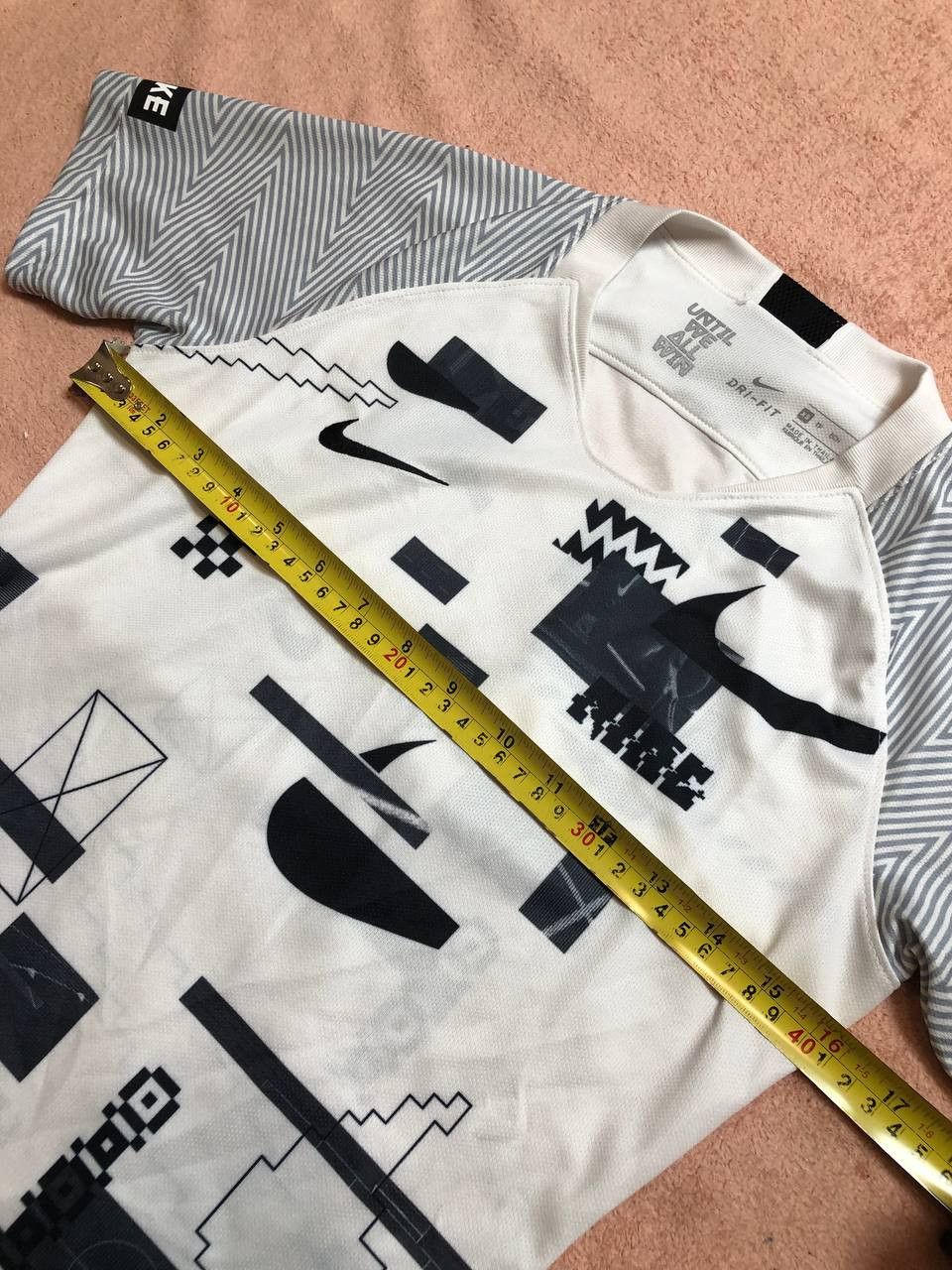 Nike Nike Womens Black History Month Shirt SPORTWEAR Size XS / US 0-2 / IT 36-38 - 6 Thumbnail