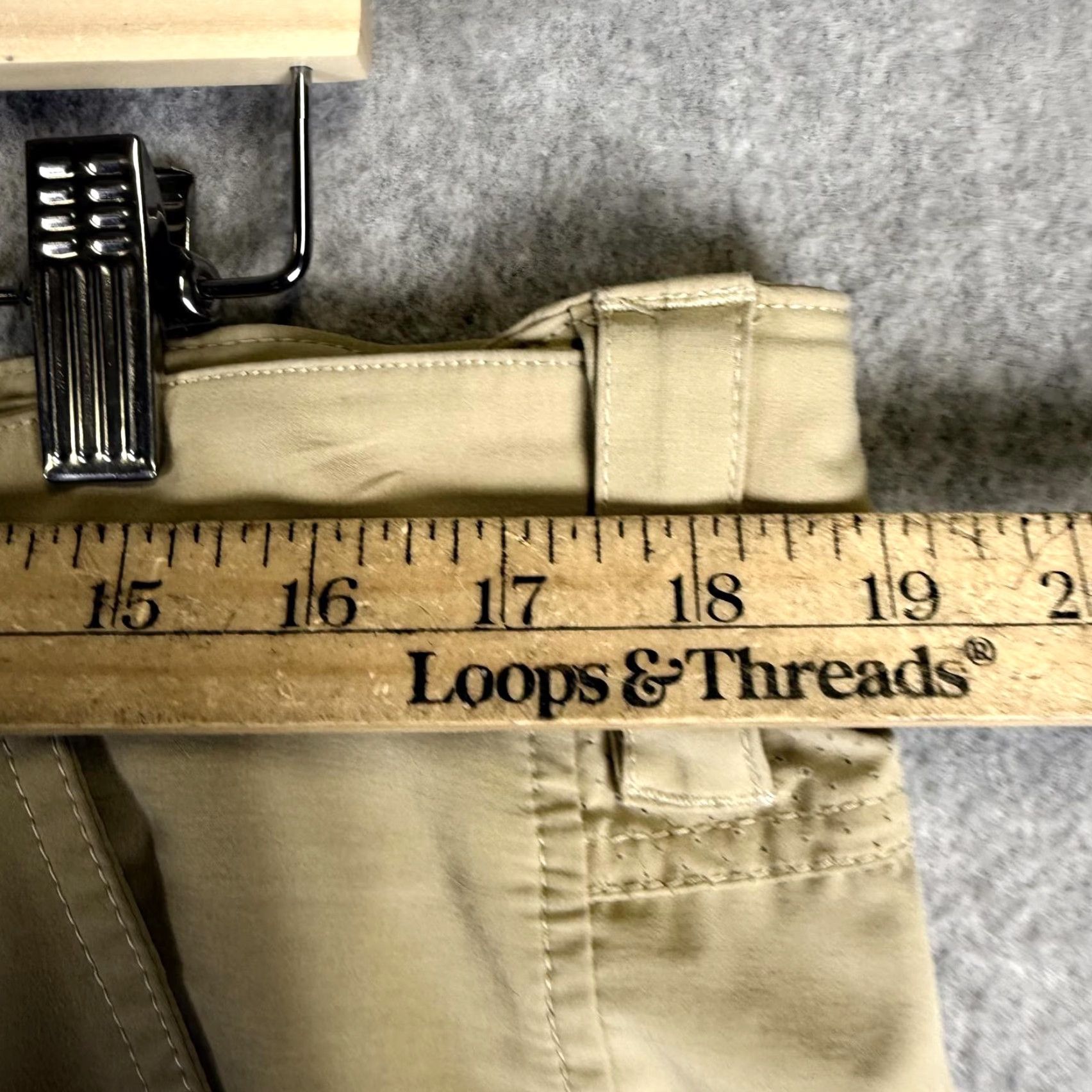 Vintage Huk Men's XL Performance Fabrics Khaki Utility Pockets Shorts Cargo Fishing Hunt Beige Ulity Pockets Short XL Mens Size US 36 / EU 52 - 3 Thumbnail