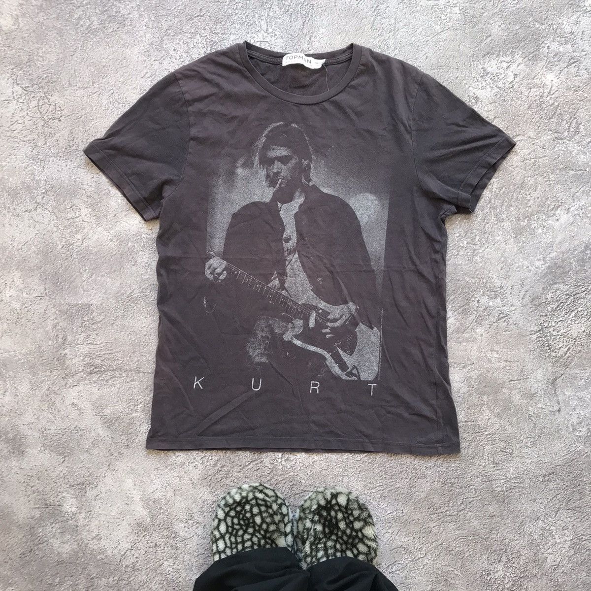 Vintage Vintage 90s Kurt Cobain Nirvana Band Tee Grunge Faded XS Size US XS / EU 42 / 0 - 1 Thumbnail