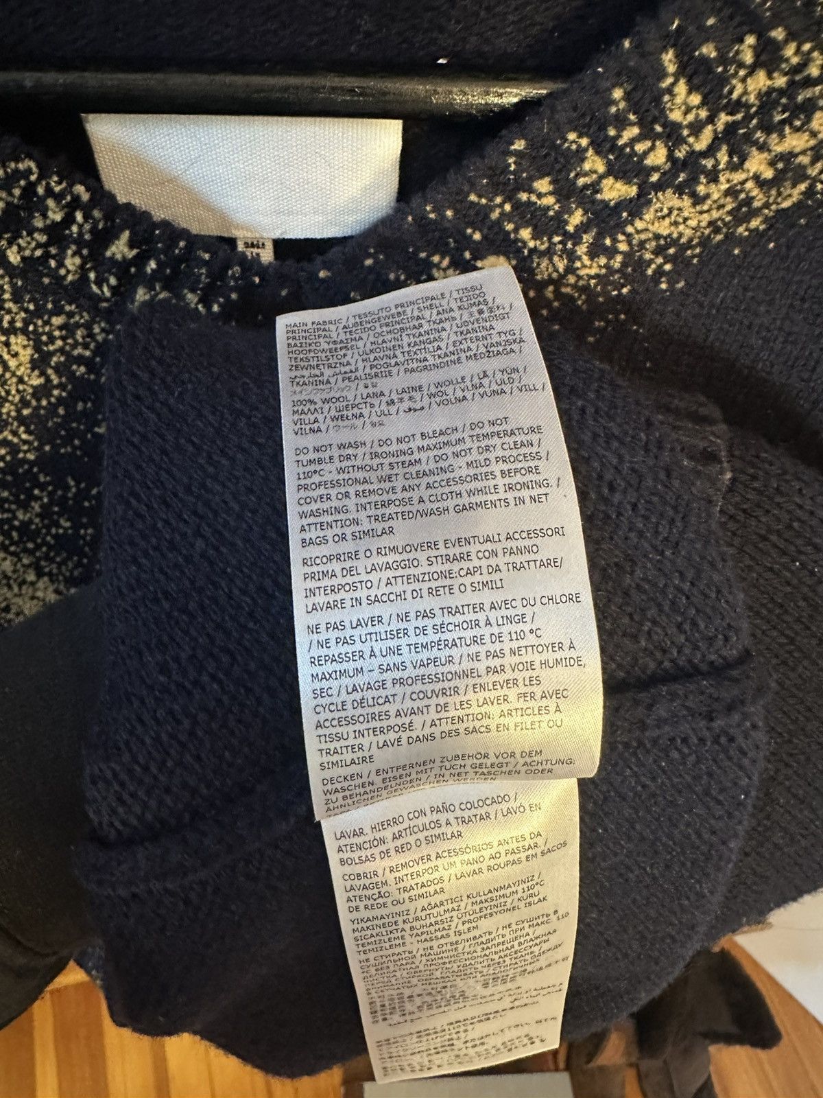 Maison Margiela SS/24 Sandstorm V-Neck Flocked Sweater Size US S / EU 44-46 / 1 - 15 Thumbnail