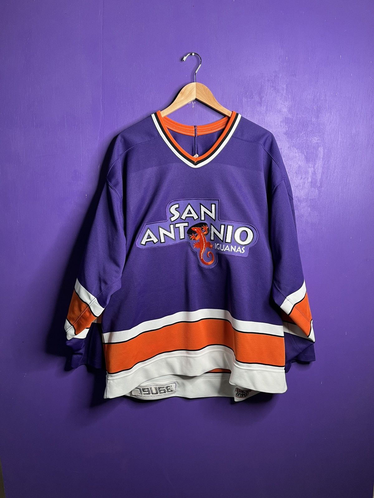 Vintage 90s San Antonio iguanas logo jersey