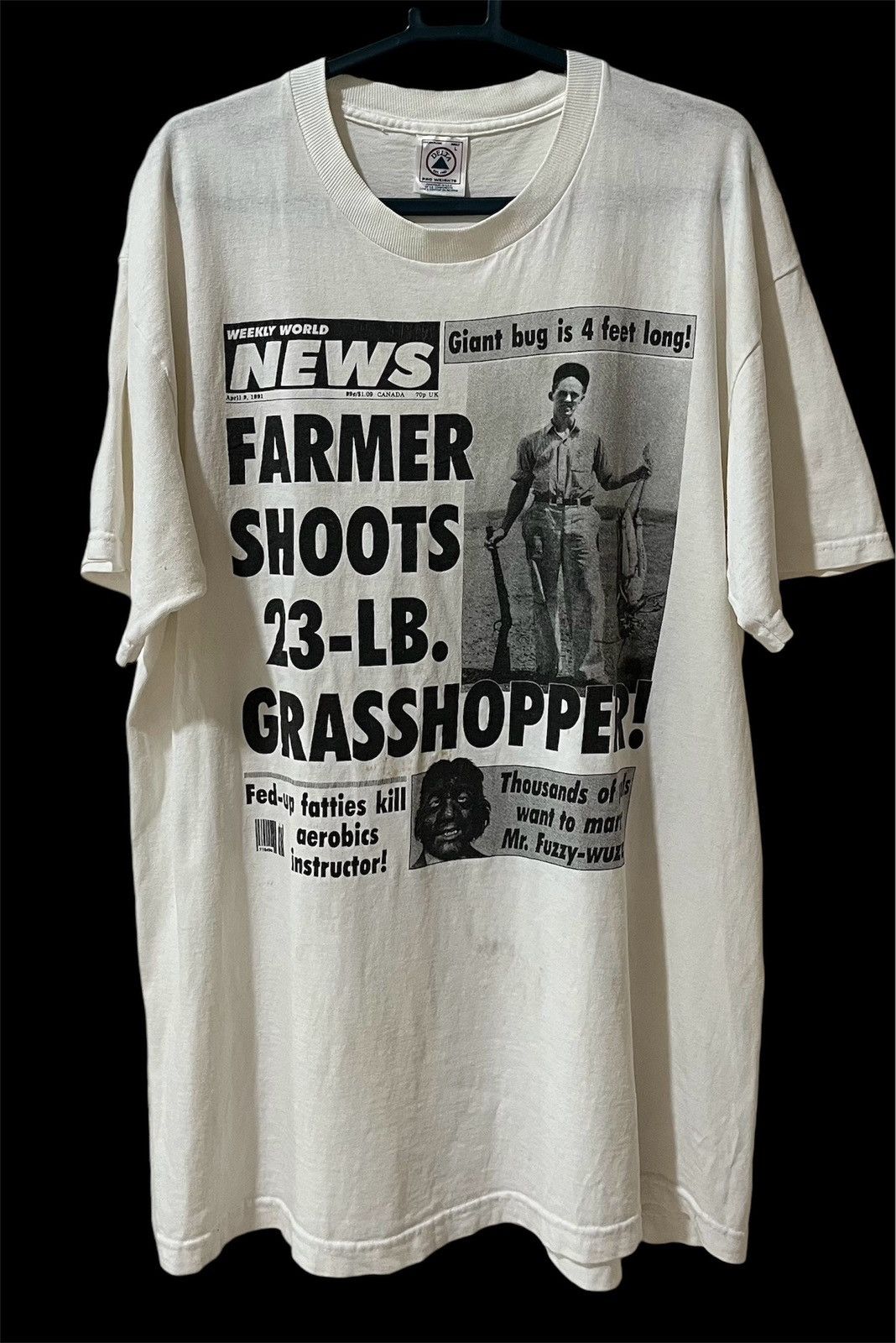 Vintage Vintage 90s Weekly World NEWS Newspaper Tshirt Size US L / EU 52-54 / 3 - 1 Thumbnail