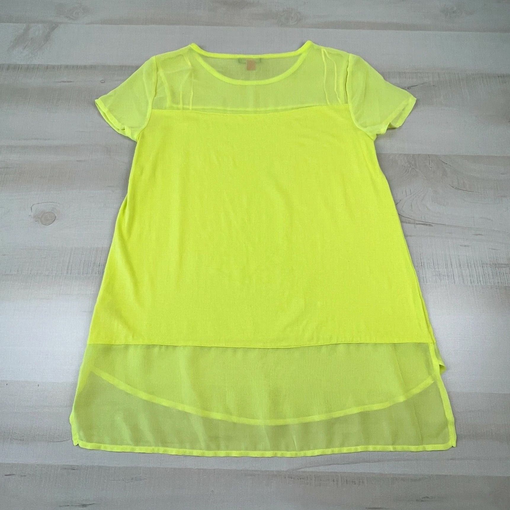 Vince Camuto Vince Camuto Women's Petite Small Yellow Short Sleeve Blouse Sheer Shoulder Hem Top Size S / US 4 / IT 40 - 7 Thumbnail