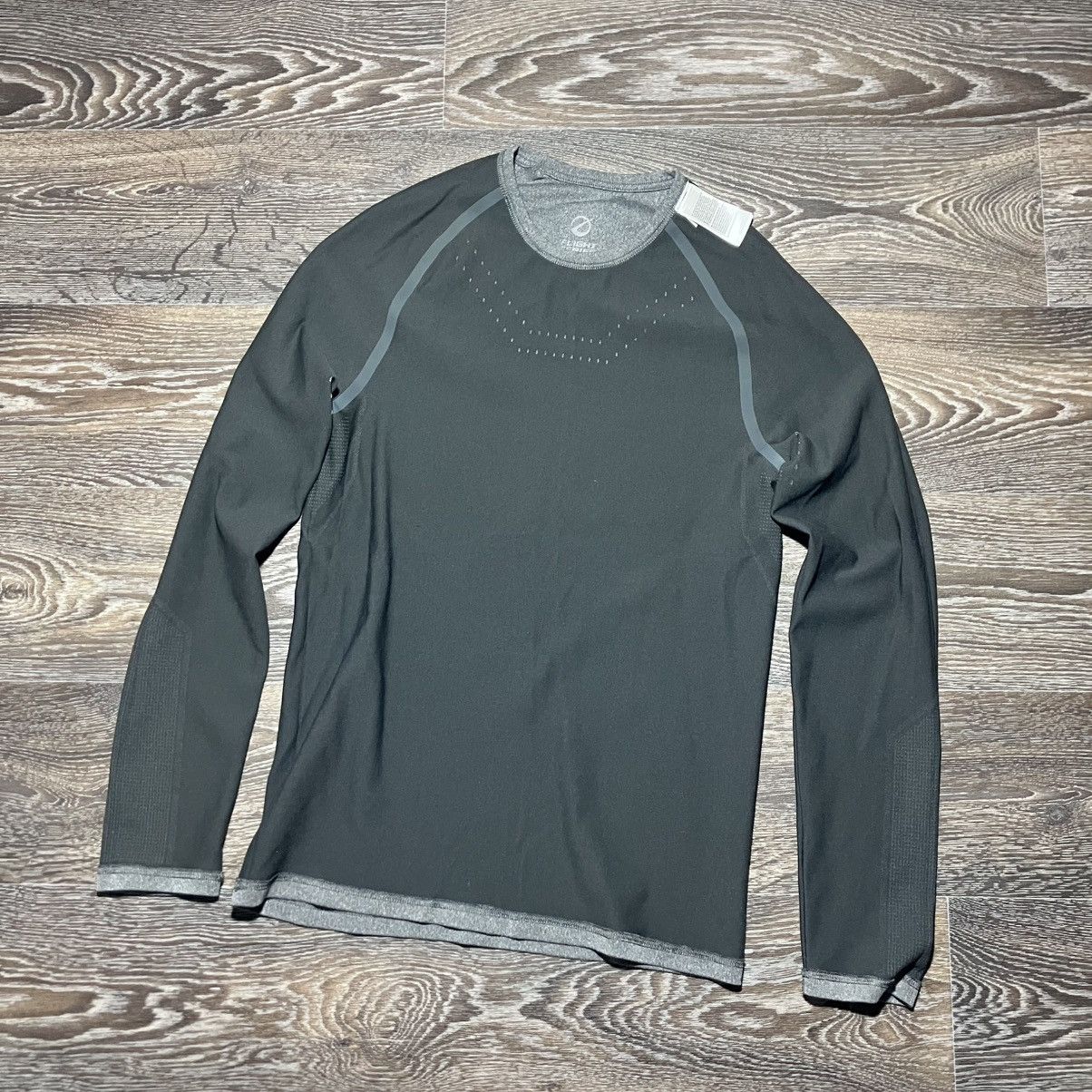 The North Face THE NORTH FACE Flight Series Reflective Logo L/S Base Layer Size US M / EU 48-50 / 2 - 7 Thumbnail