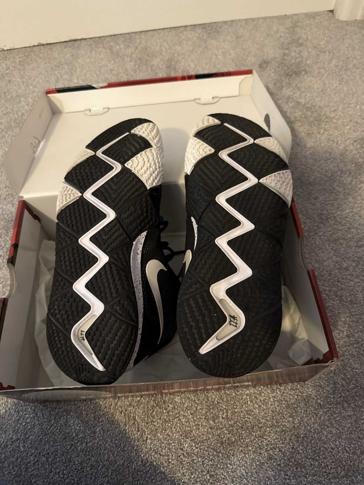 Nike Nike Kyrie 4 TB Black/White WITH BOX Size US 11 / EU 44 - 5 Thumbnail