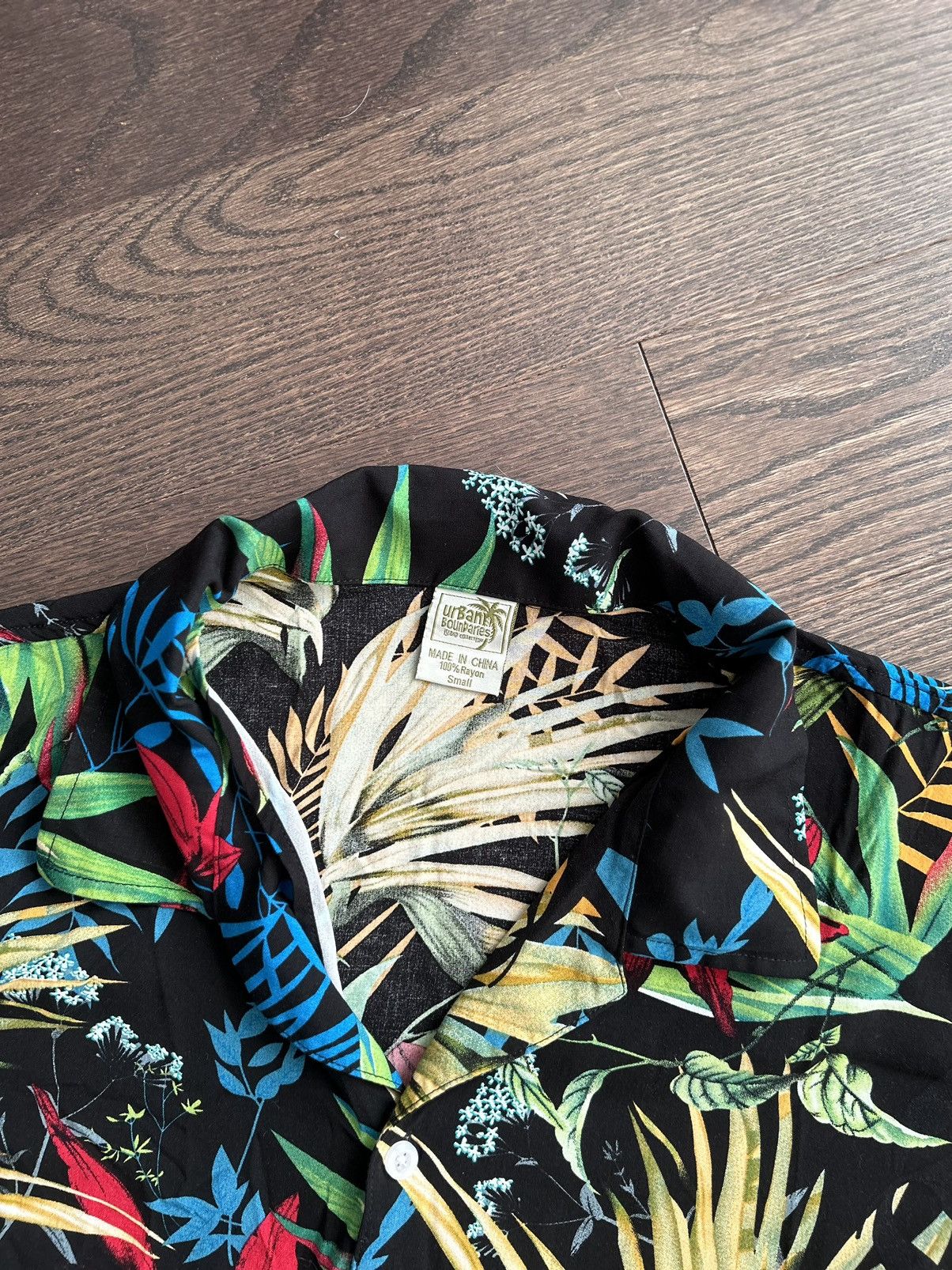 Vintage Early 2000s Hawaiian Button up Size US S / EU 44-46 / 1 - 3 Thumbnail