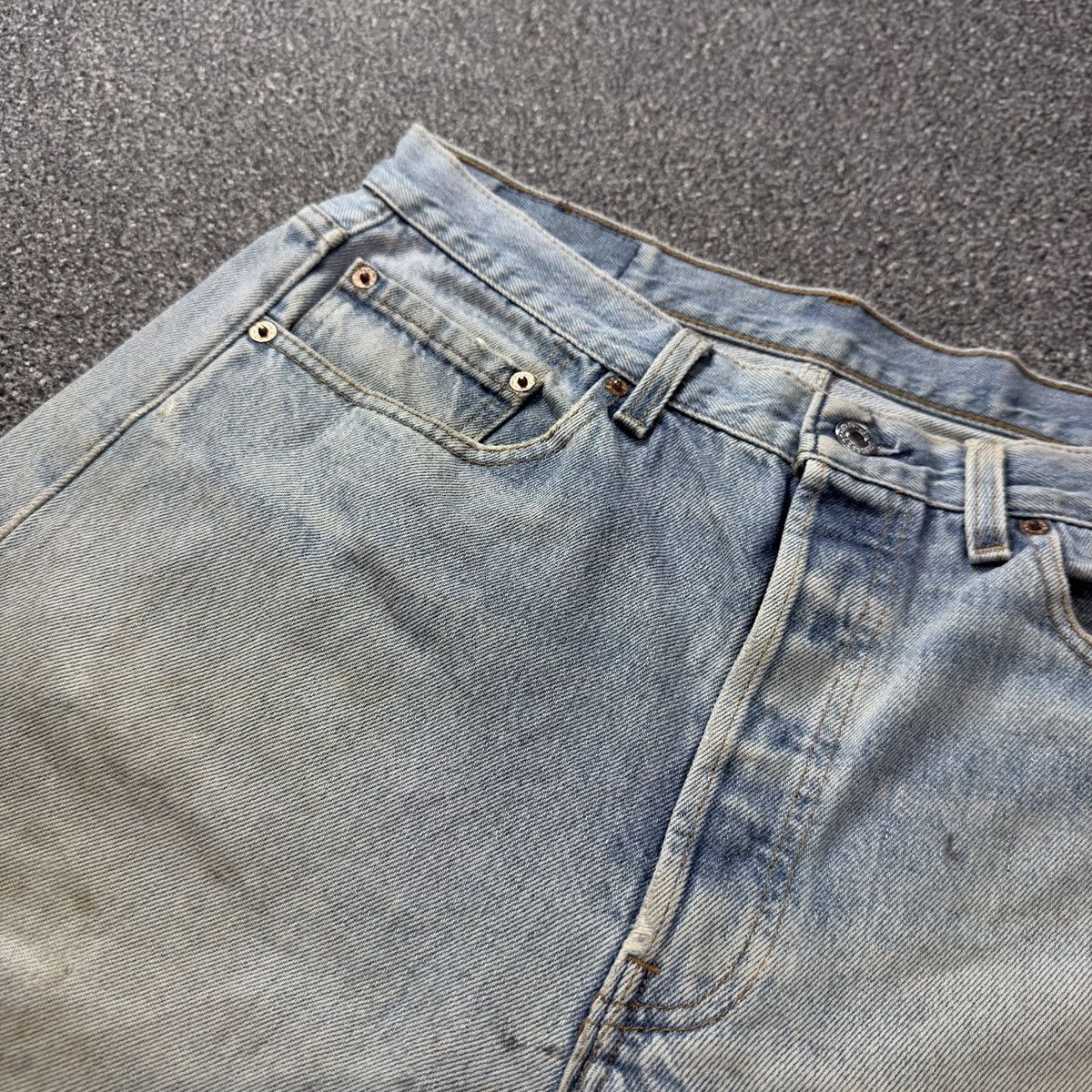 Levi's Vintage Clothing Vintage Heavy Destroyed Grunge Levis 501 Dirty Washed Denim Size US 33 - 13 Thumbnail
