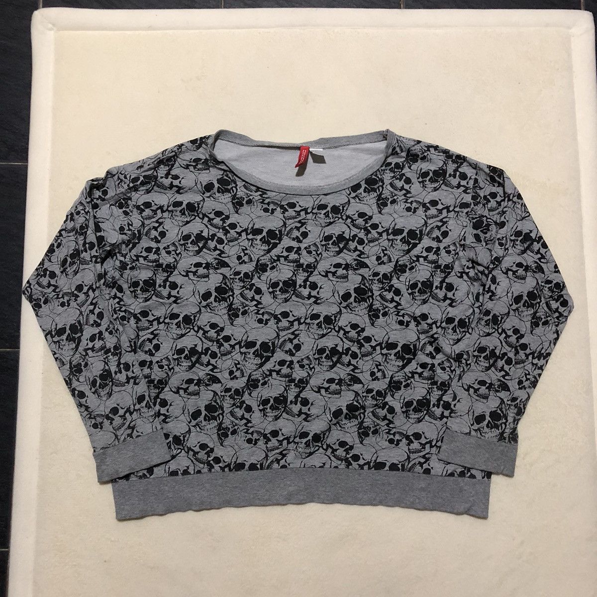 H&M H&M Skull Full Print Sweatshirt Size M / US 6-8 / IT 42-44 - 1 Thumbnail
