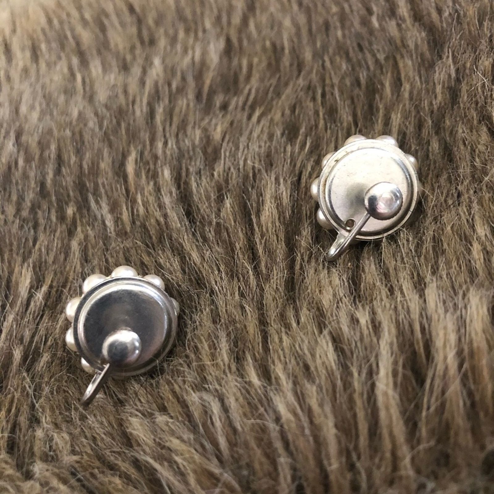 Vintage Vintage 50s faux pearl cluster screw back clips Size ONE SIZE - 2 Thumbnail