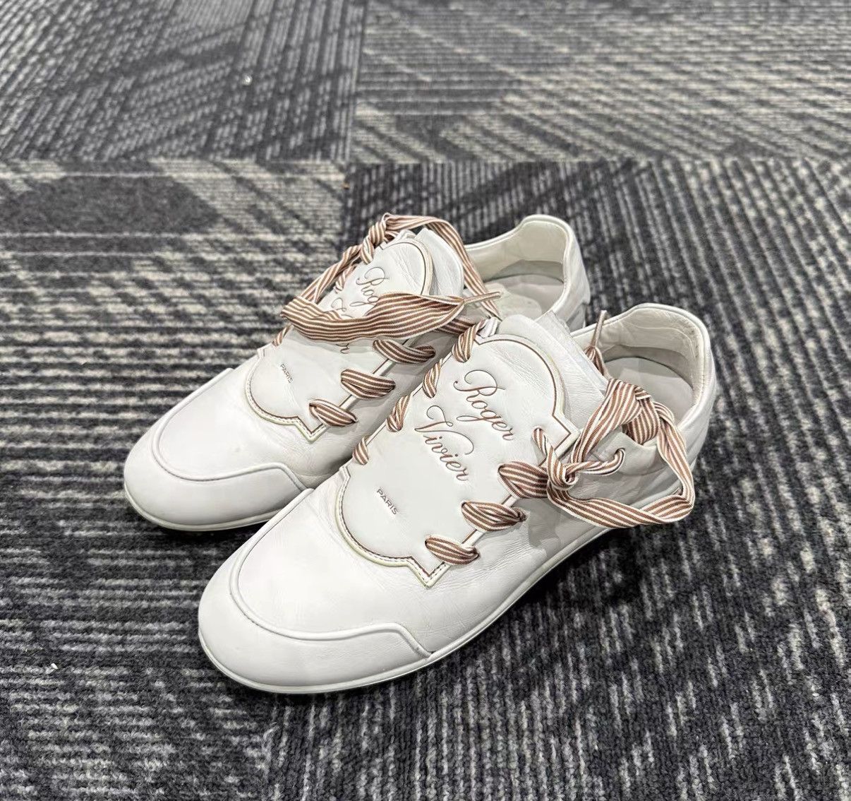 Roger Vivier Roger Vivier Bow White Casual Sneakers J42 Size US 4.5 / IT 34.5 - 1 Thumbnail