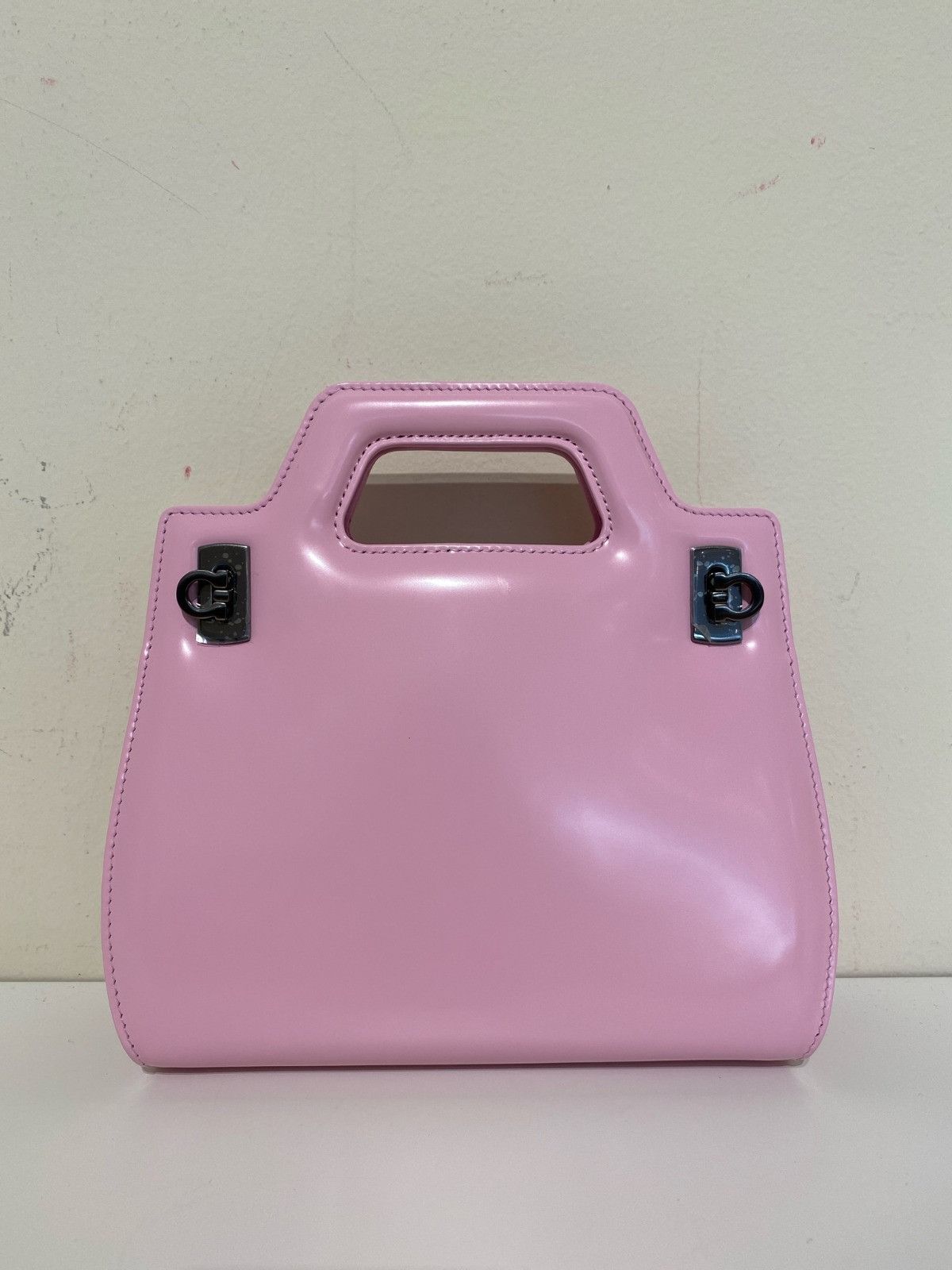 Salvatore Ferragamo o1s1rm1224 Size: OS / Wanda Mini Bag in Pink Size ONE SIZE - 1 Preview