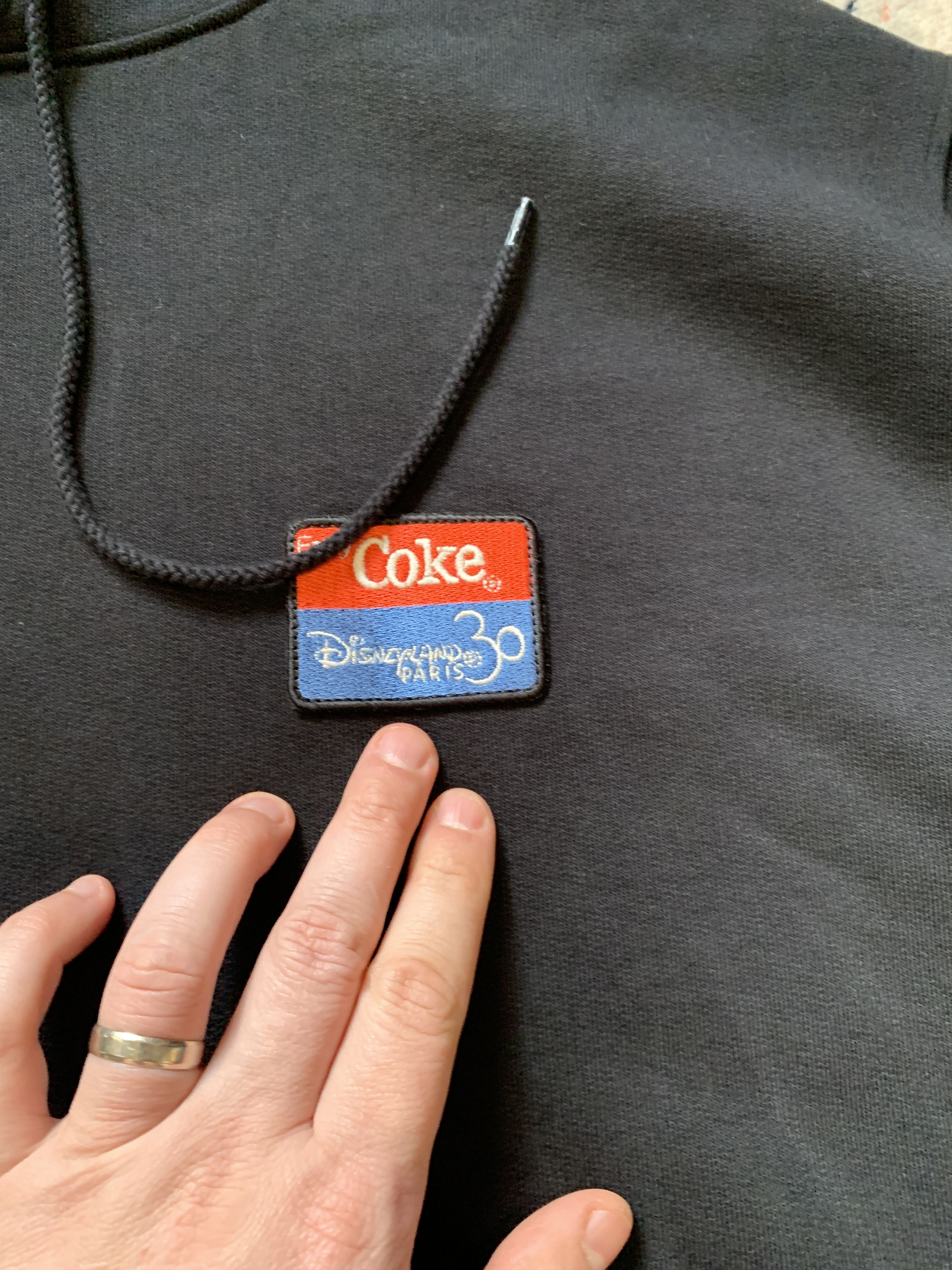 Coca Cola × Disney × Highsnobiety Highsnobiety Coca-Cola x Disneyland Paris Hoodie Size US S / EU 44-46 / 1 - 6 Thumbnail