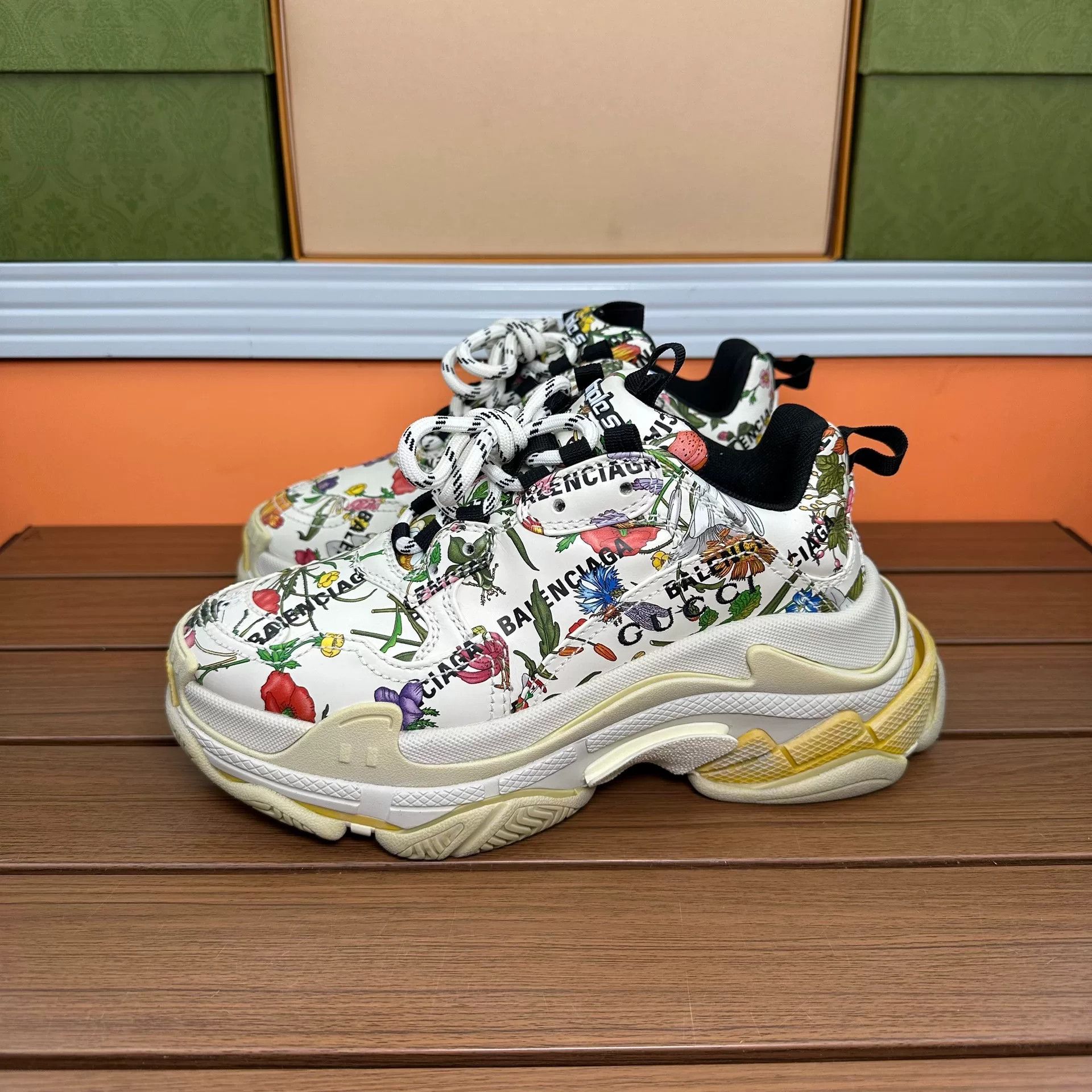 Balenciaga Balenciaga Collab Lowtop Sneakers it_36 Women Size US 6 / IT 36 - 1 Thumbnail