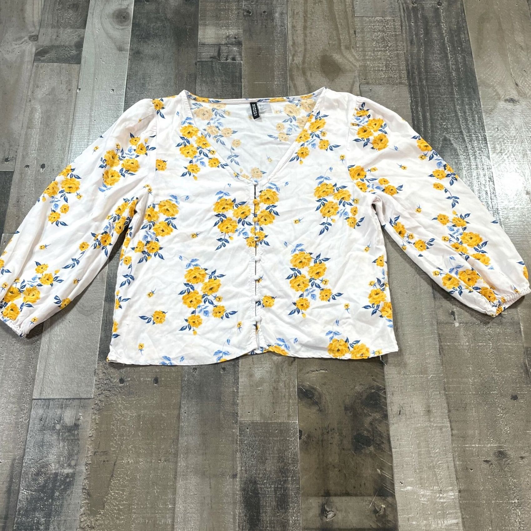 H&M H&M Divided Top Women Yellow Allover Floral 3/4 Sleeve Crop V Neck Long Sleeve Size 4 Size S / US 4 / IT 40 - 2 Thumbnail