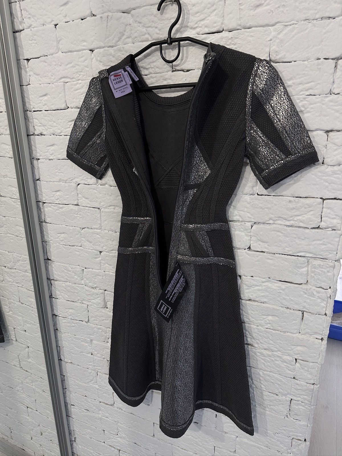 Herve Leger Herve Leger by Max Azria Bodycon Dress XXS Black Silver NWOT Size XXS / US 00 / IT 34 - 11 Thumbnail