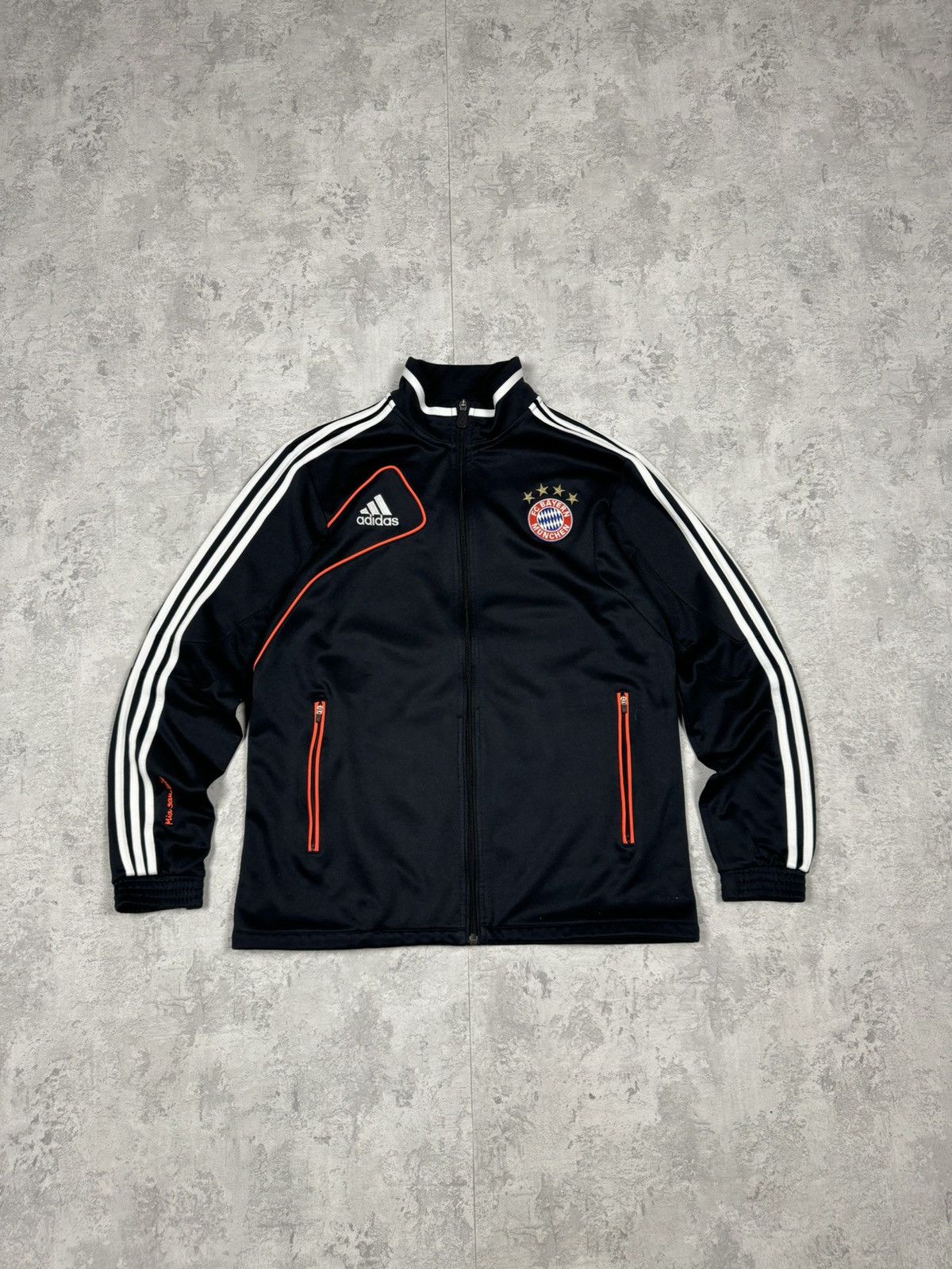 Adidas Vintage Adidas Bayern Munchen 2012 Track Jacket Size M Size US M / EU 48-50 / 2 - 1 Thumbnail
