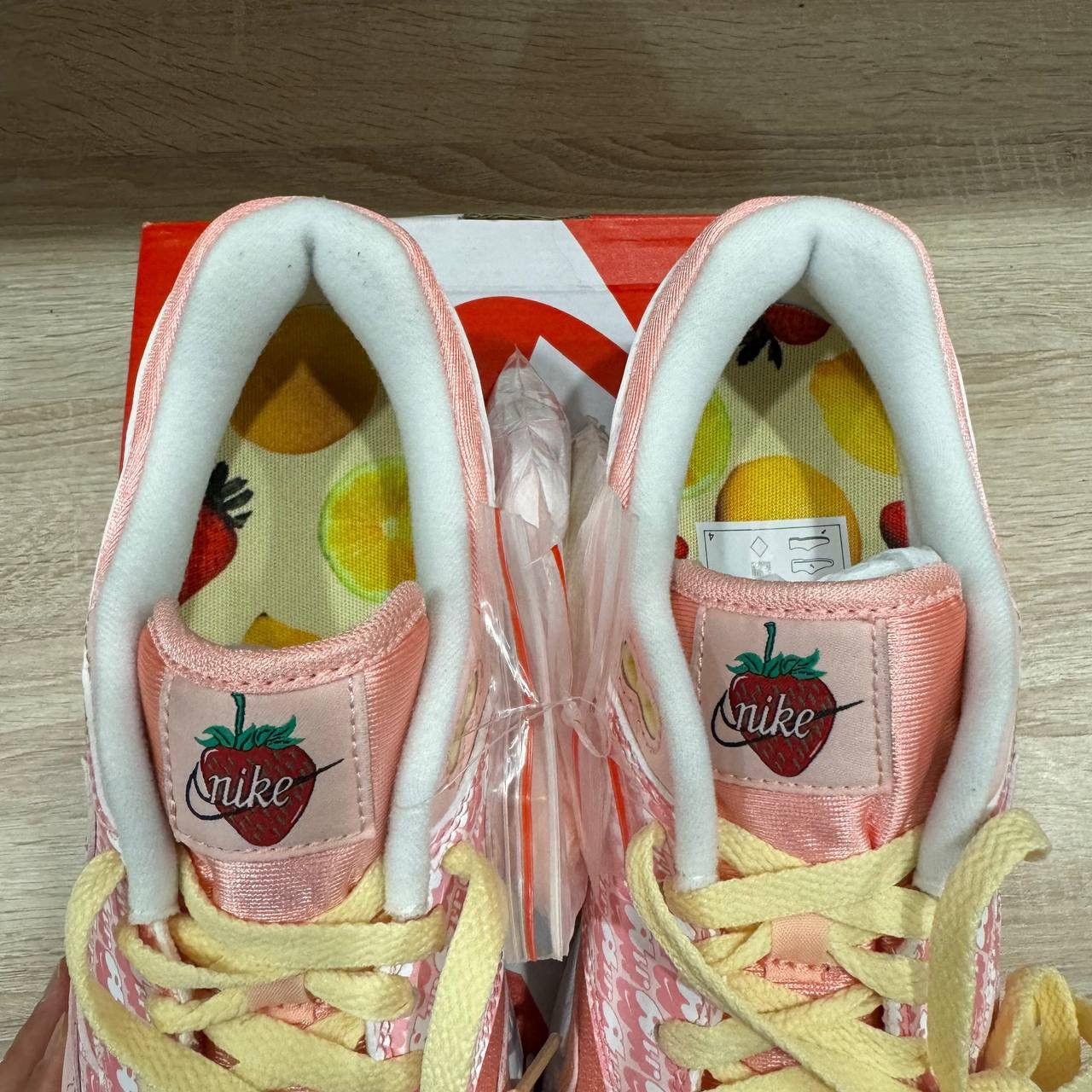 Nike × Strawberry NikeLab Air Max 1 PRM Lemonade ACG Patta Atmos Parra Size US 9 / EU 42 - 7 Thumbnail