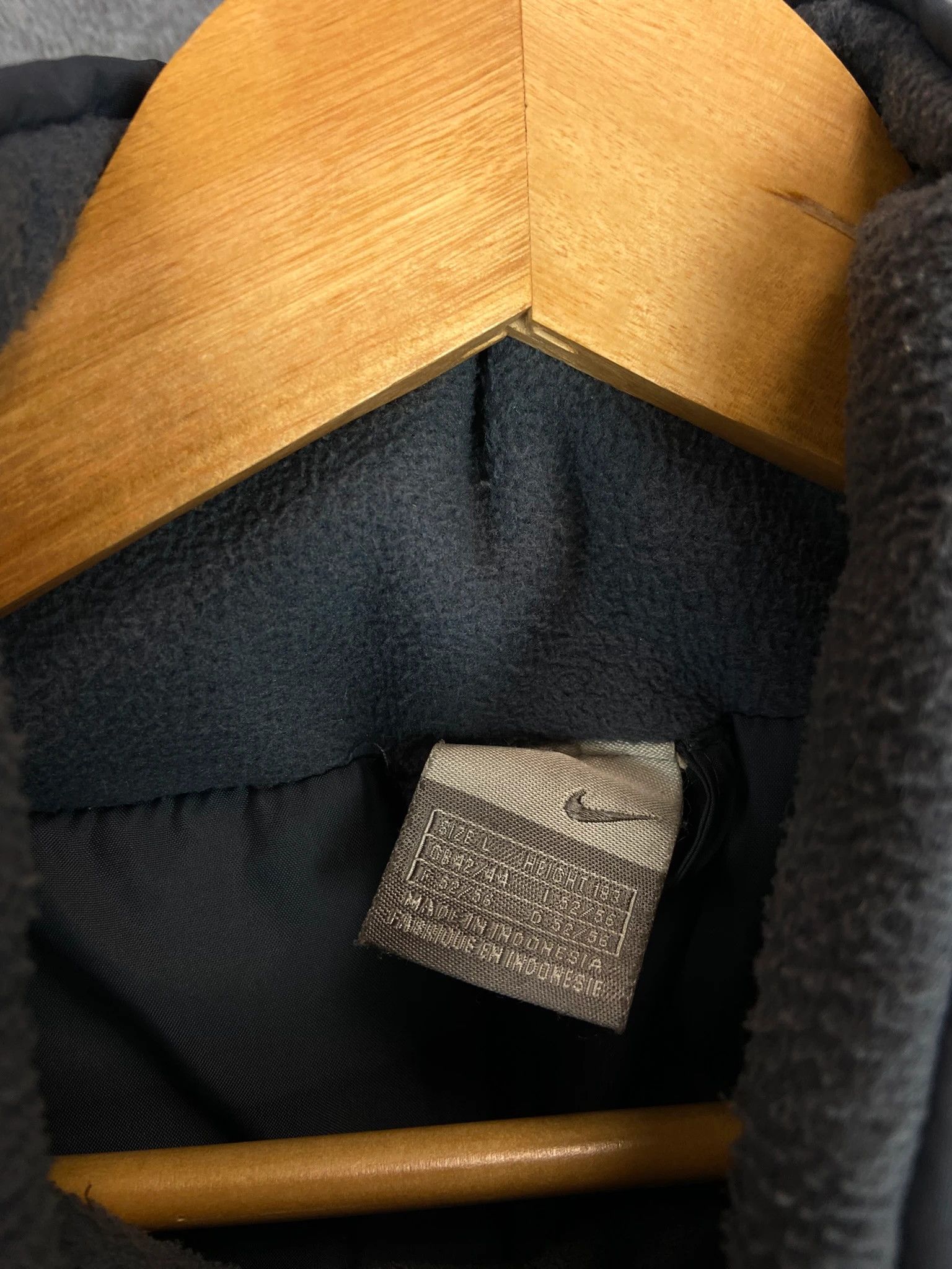 Nike Nike Grey Puffer Vest – Minimal Swoosh Insulated Gilet L Size US L / EU 52-54 / 3 - 4 Thumbnail