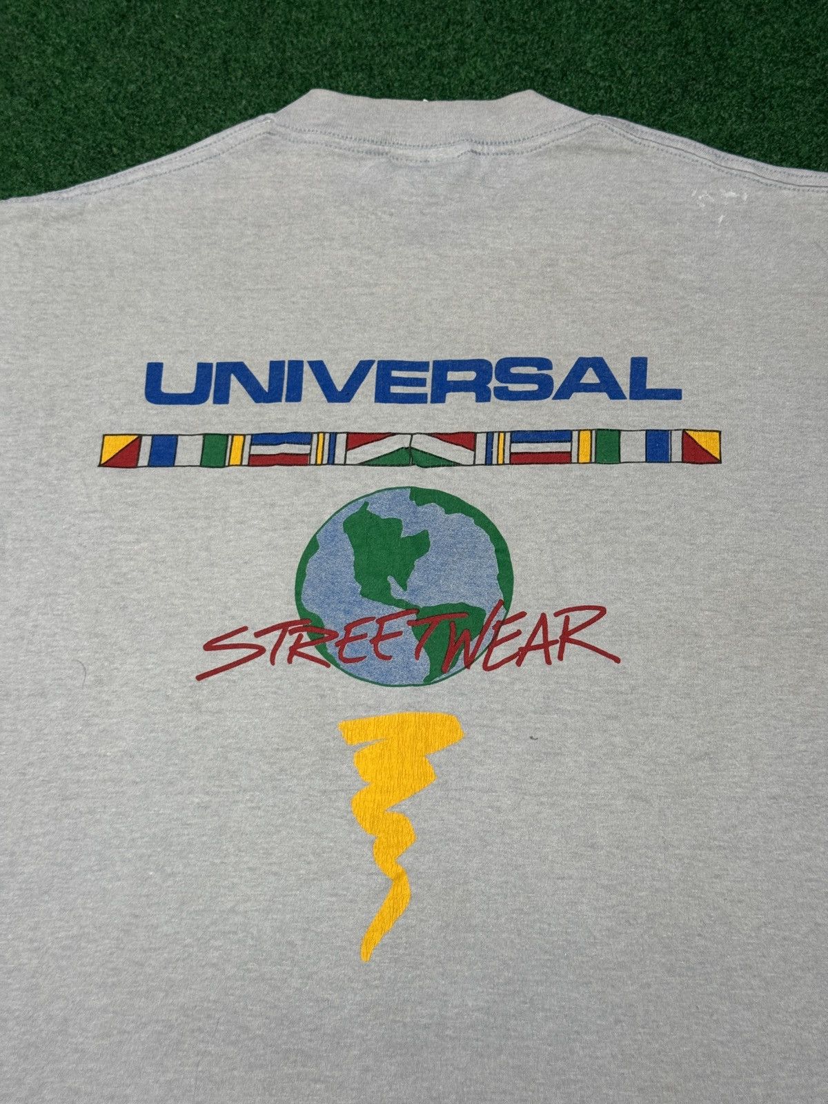 Vintage Vtg 90s Universal Studios Streetwear Retro Surfer T Shirt Size US M / EU 48-50 / 2 - 2 Thumbnail