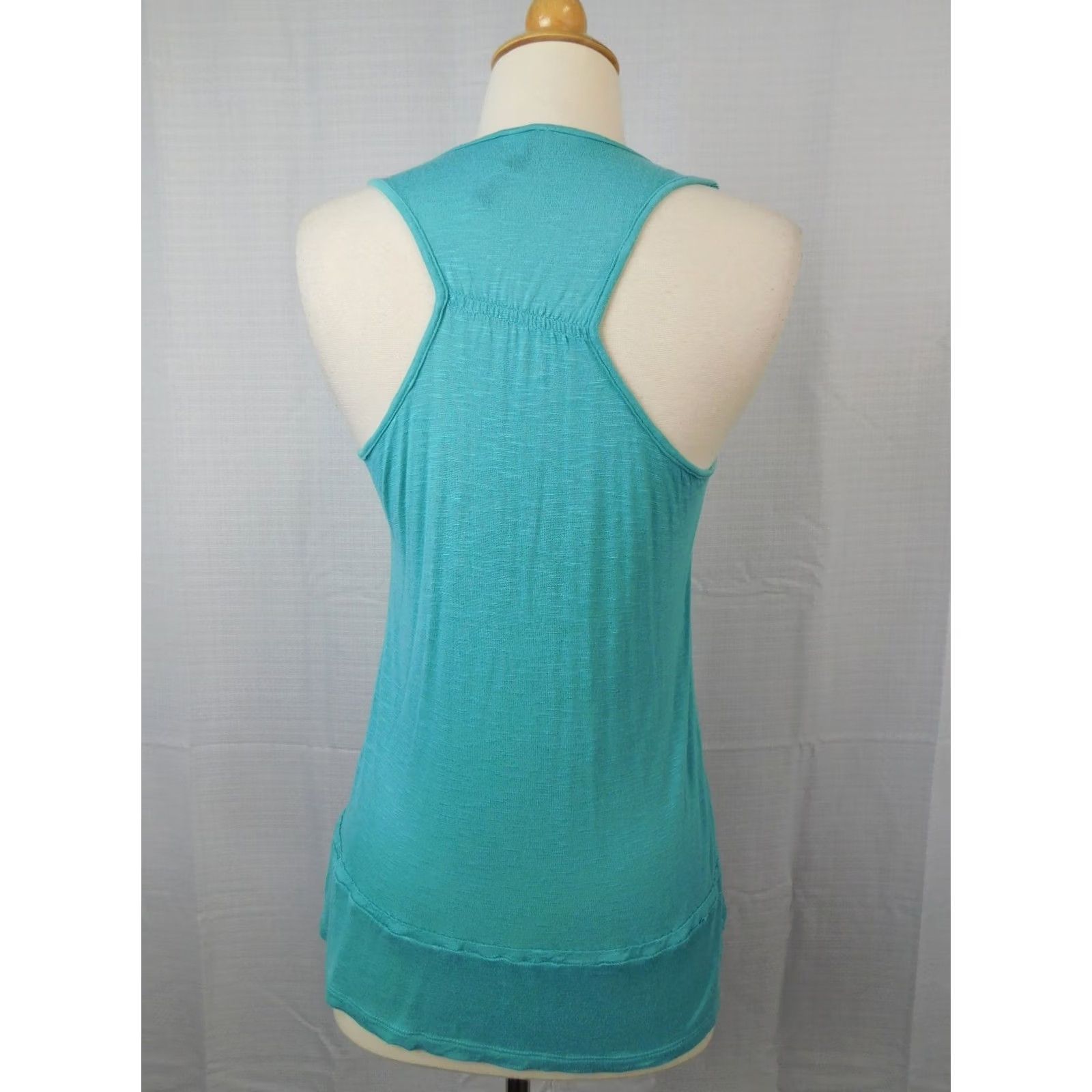 Vintage LC Lauren Conrad Tank XS Turquoise Racerback Sleeveless Ruffle Bateau? (Note: original title lacks bateau; cannot add) Size XS / US 0-2 / IT 36-38 - 3 Thumbnail