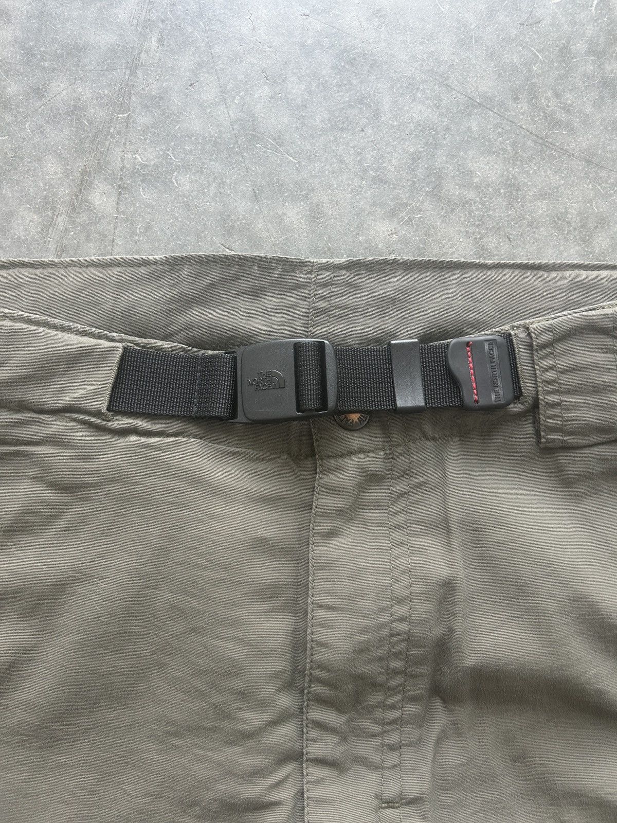 The North Face × Vintage Vintage Y2K The North Face Belted Nylon Shorts Size US 34 / EU 50 - 3 Thumbnail