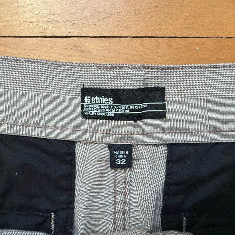 Etnies Vintage Etnies Skater Shorts Sz 32 Grey Check Plaid Y2K Size US 32 / EU 48 - 2 Thumbnail