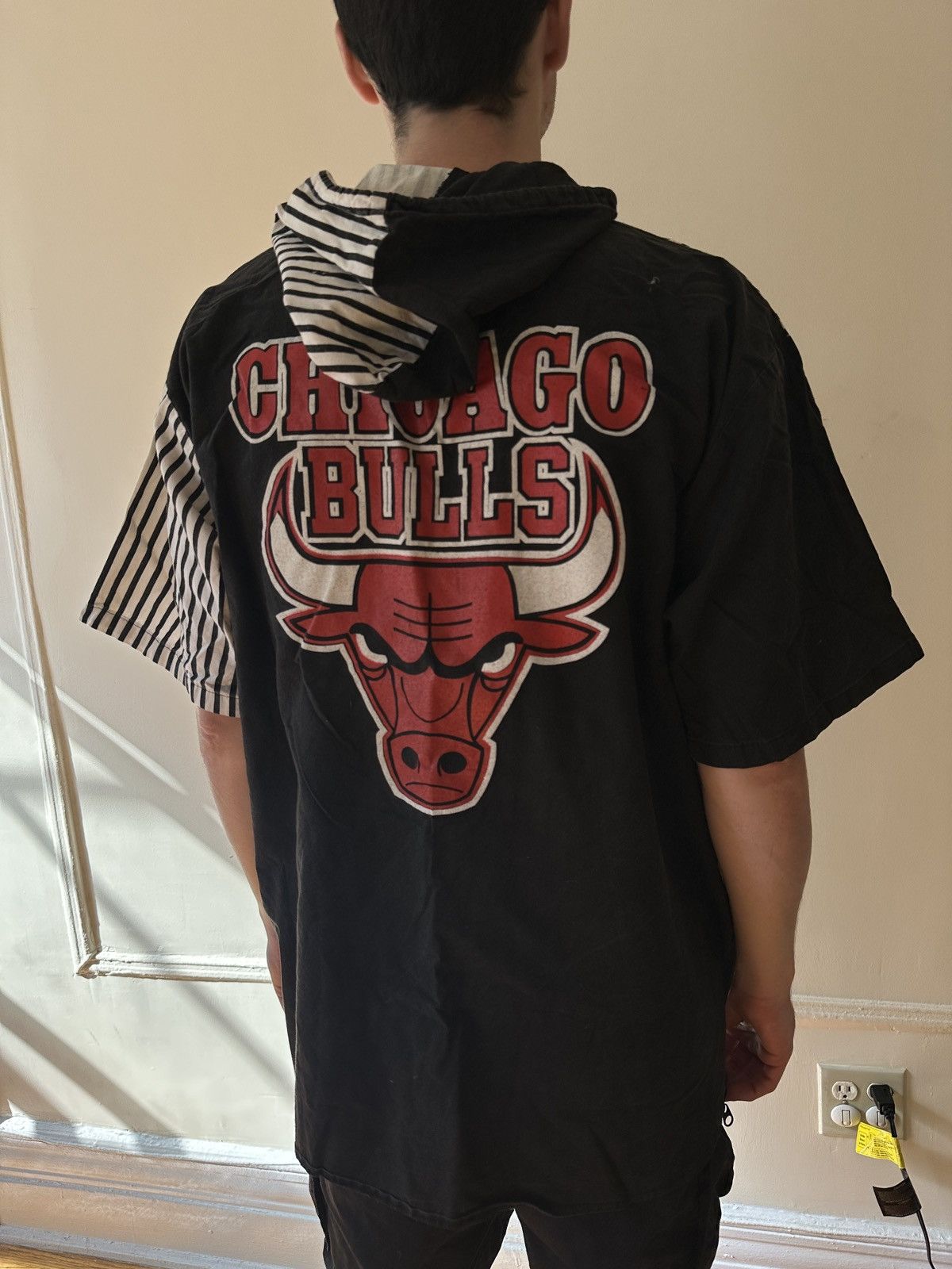NBA × Vintage Vintage Chicago Bulls Short Sleeve Button Up / Hoodie Size US M / EU 48-50 / 2 - 2 Thumbnail