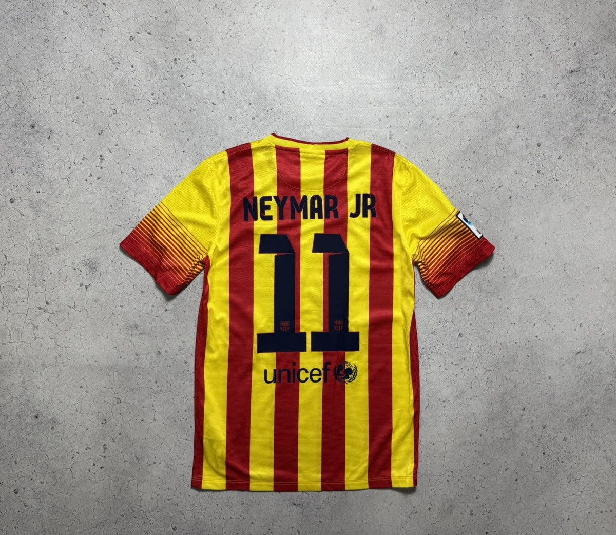 Nike Nike FC Barcelona 2013/2014 Neymar JR #11 Soccer Jersey Size US S / EU 44-46 / 1 - 13 Thumbnail