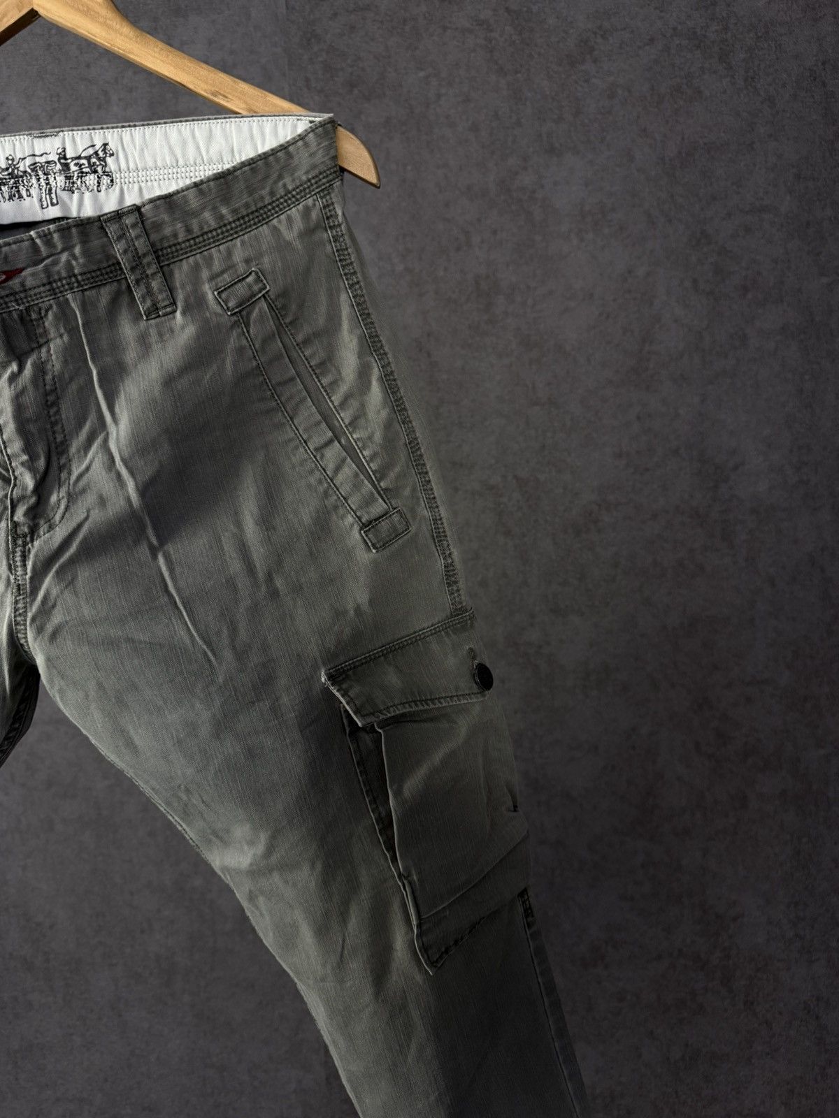Levi's Levi’s Giants cargo pants Size US 31 - 2 Thumbnail