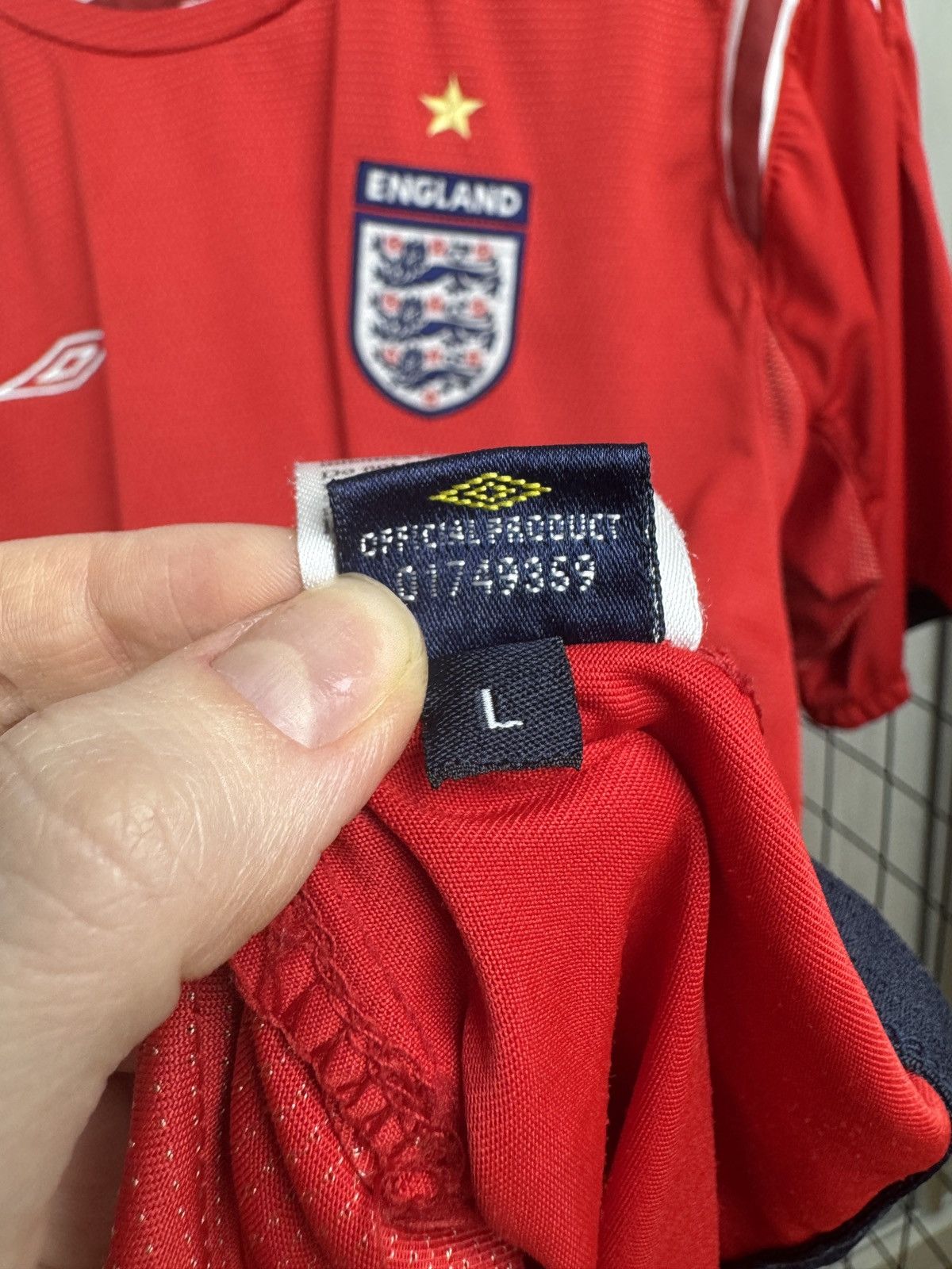 Umbro Umbro England 2004 2006 away soccer jersey football shirt Size US L / EU 52-54 / 3 - 13 Thumbnail