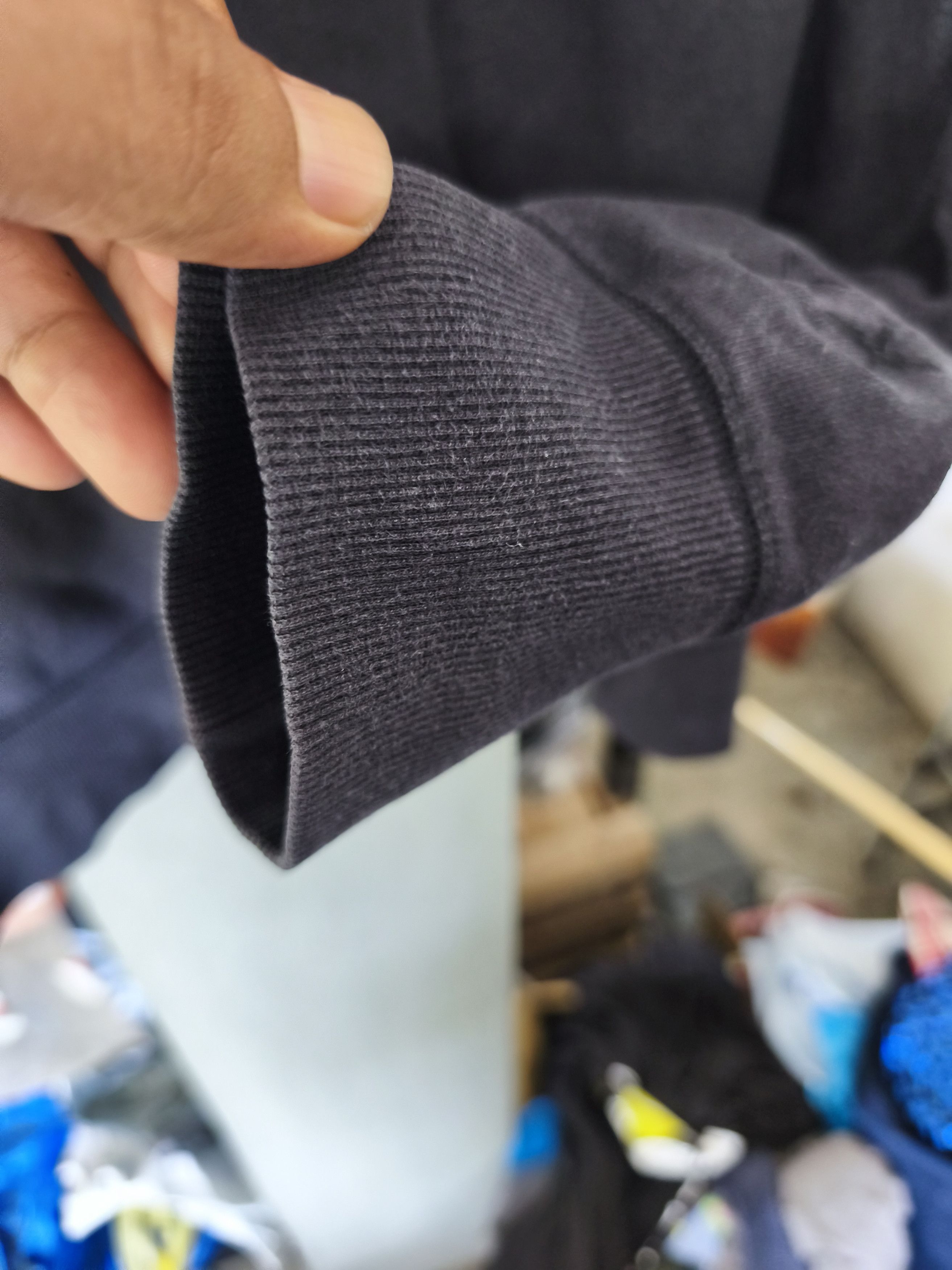 Kaws × Uniqlo UT x KAWS black sweatshirt XL Size US XL / EU 56 / 4 - 6 Thumbnail