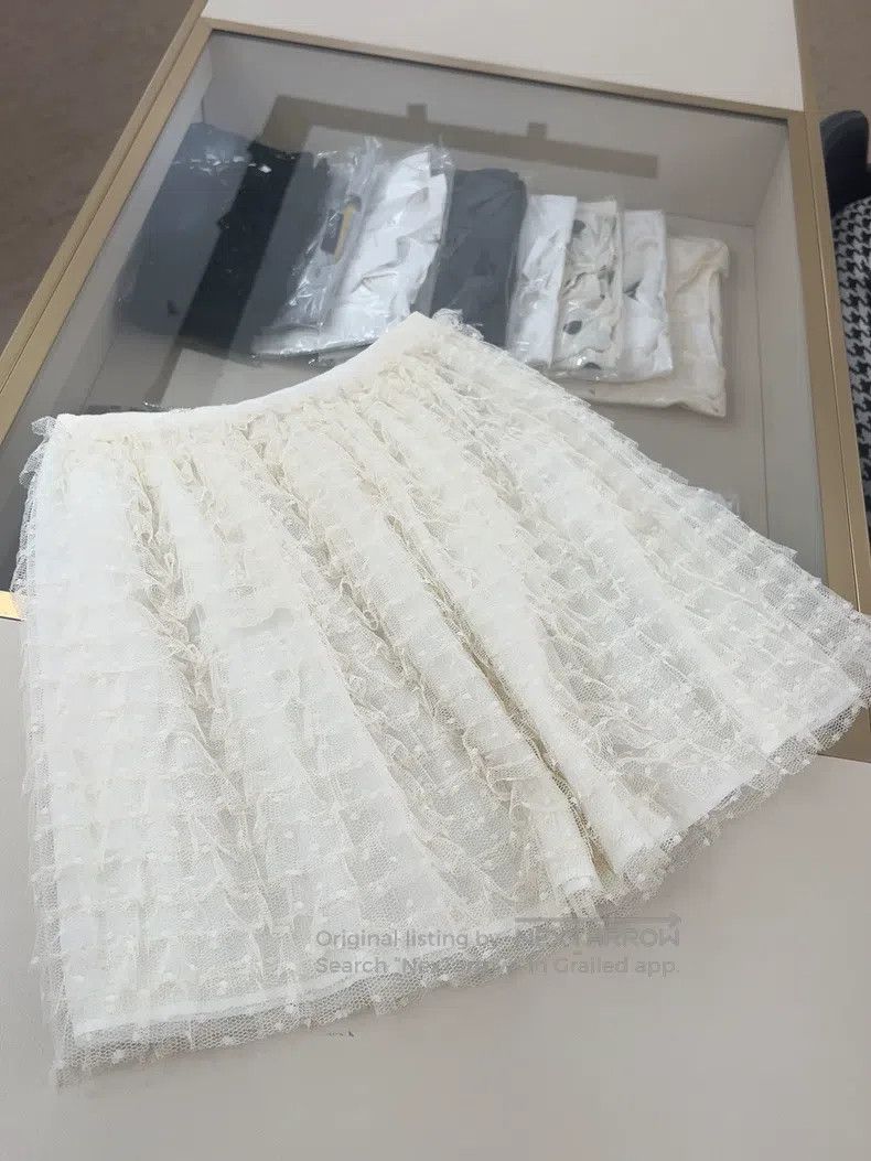 Valentino Valentino Lace skirt Size M / US 6-8 / IT 42-44 - 1 Thumbnail