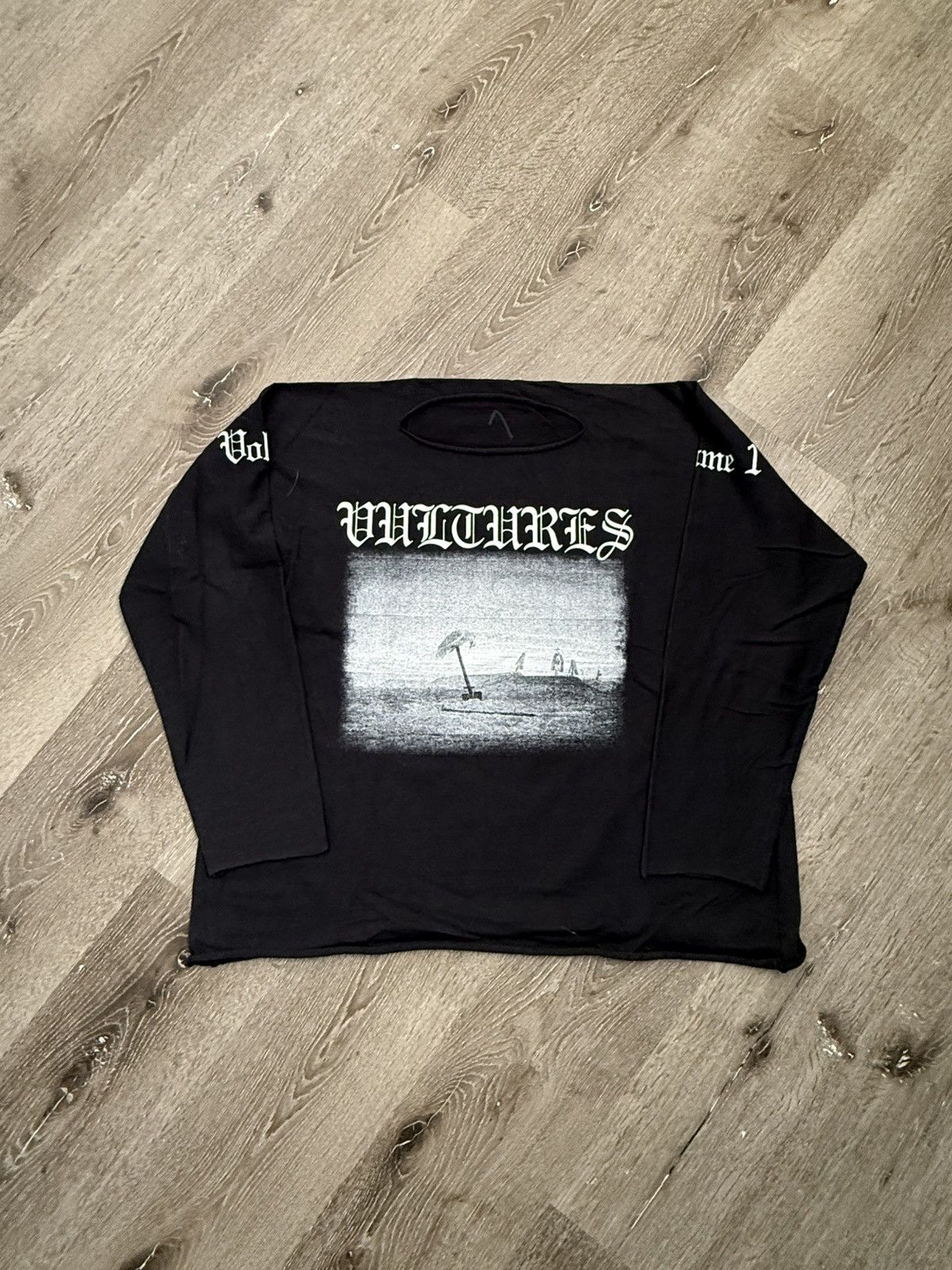 Yeezy Yeezy Vultures Long Tee White Graphic Size US S / EU 44-46 / 1 - 1 Thumbnail