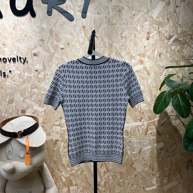 Fendi Fendi Printed Knit Black and White Letter Short Sleeve Size XS / US 0-2 / IT 36-38 - 2 Thumbnail