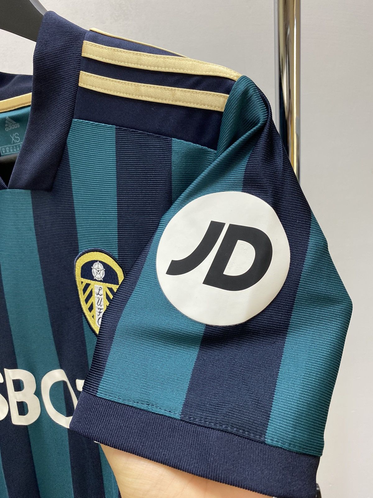 Adidas LEEDS UNITED 2020 2021 AWAY FOOTBALL SOCCER JERSEY ADIDAS Size US XS / EU 42 / 0 - 14 Thumbnail