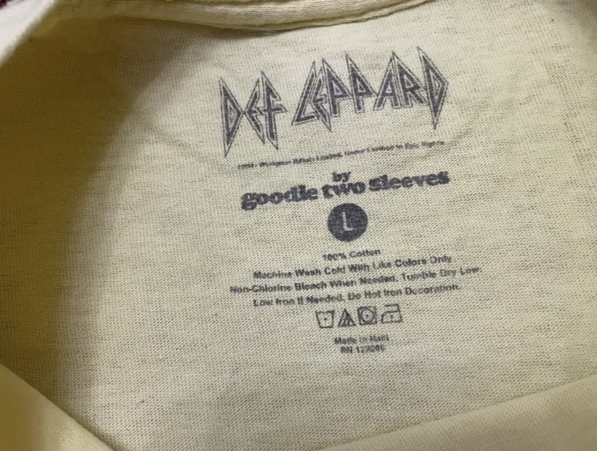 Band Tees Def leppard x goodie two sleeves tshirt Size US L / EU 52-54 / 3 - 4 Thumbnail