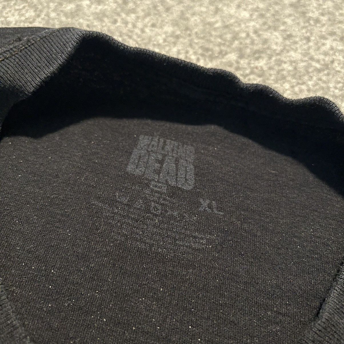 Vintage Vintage 2000s The Walking Dead Reaching Walkers Graphic Tee Size US XL / EU 56 / 4 - 4 Thumbnail