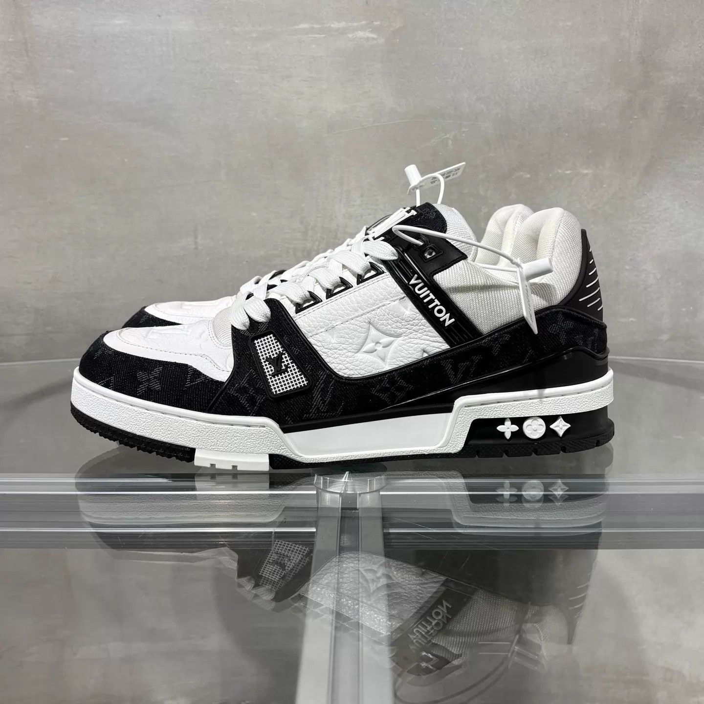 Louis Vuitton LV Trainer black and white UK7 41 Size US 8 / EU 41 - 3 Thumbnail