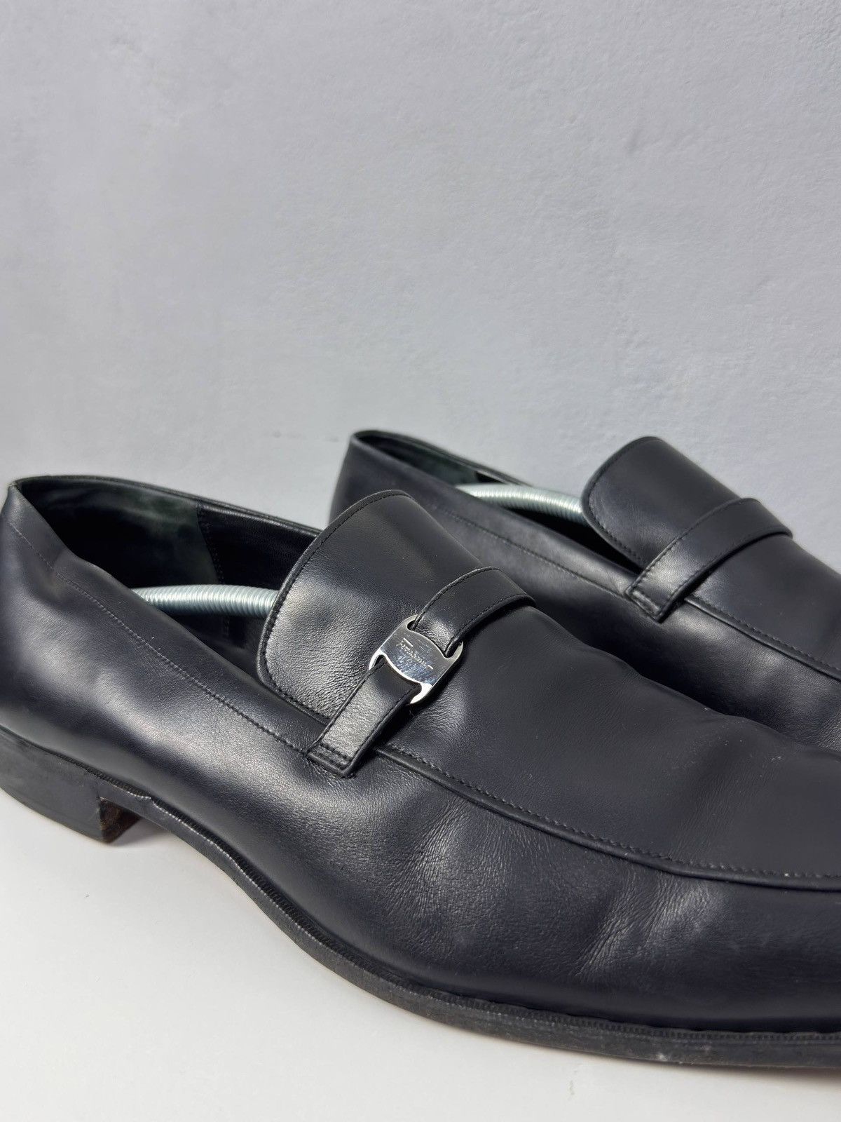 Salvatore Ferragamo Salvatore Ferragamo Gancini Leather Loafers Black US 12 Size US 12 / EU 45 - 4 Thumbnail