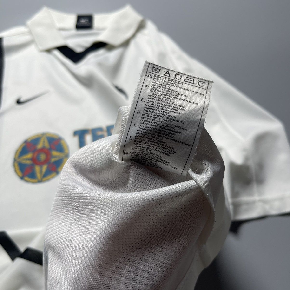 Nike VALENCIA NIKE 2000/2001 FOOTBALL HOME JERSEY #6 MENDIETA Size US M / EU 48-50 / 2 - 15 Thumbnail