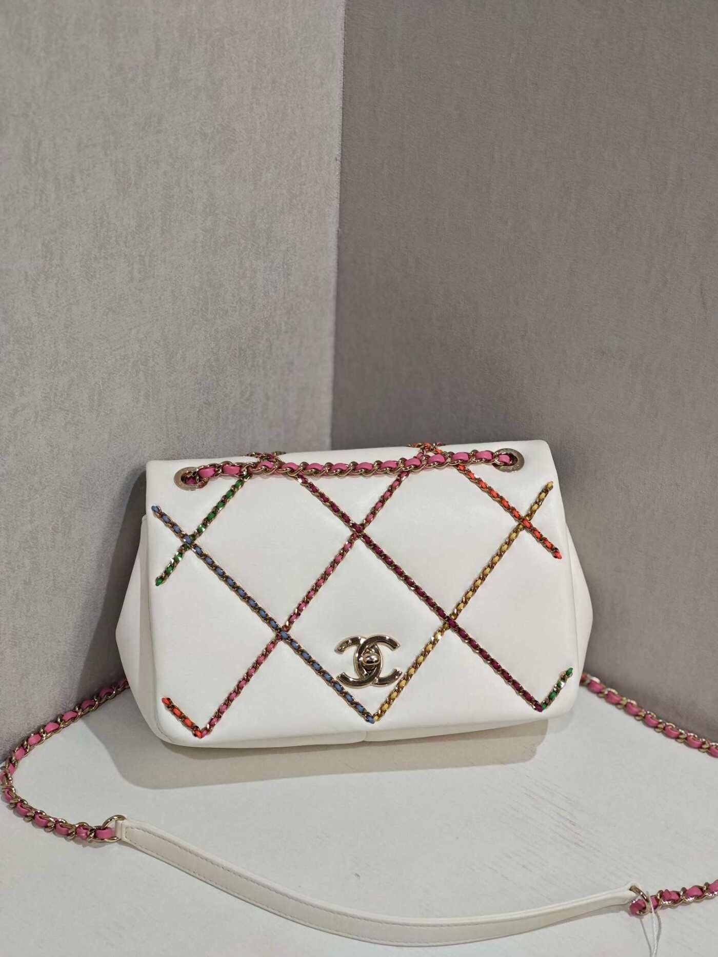 Chanel Pre-loved Bag Very good condition Size ONE SIZE - 1 Thumbnail