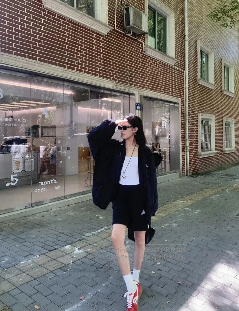 Balenciaga Balenciaga Logo letter emblem zip-up long-sleeve jacket co Size US S / EU 44-46 / 1 - 9 Thumbnail
