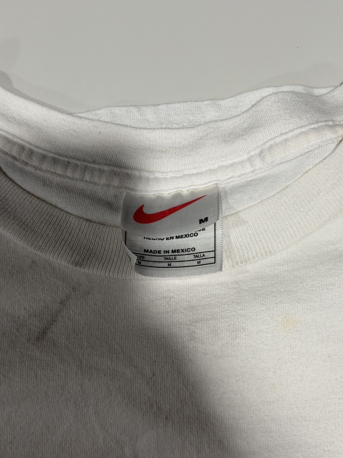 Vintage 2000s Vintage Nike Logo Grunge Tee M Size US M / EU 48-50 / 2 - 12 Thumbnail