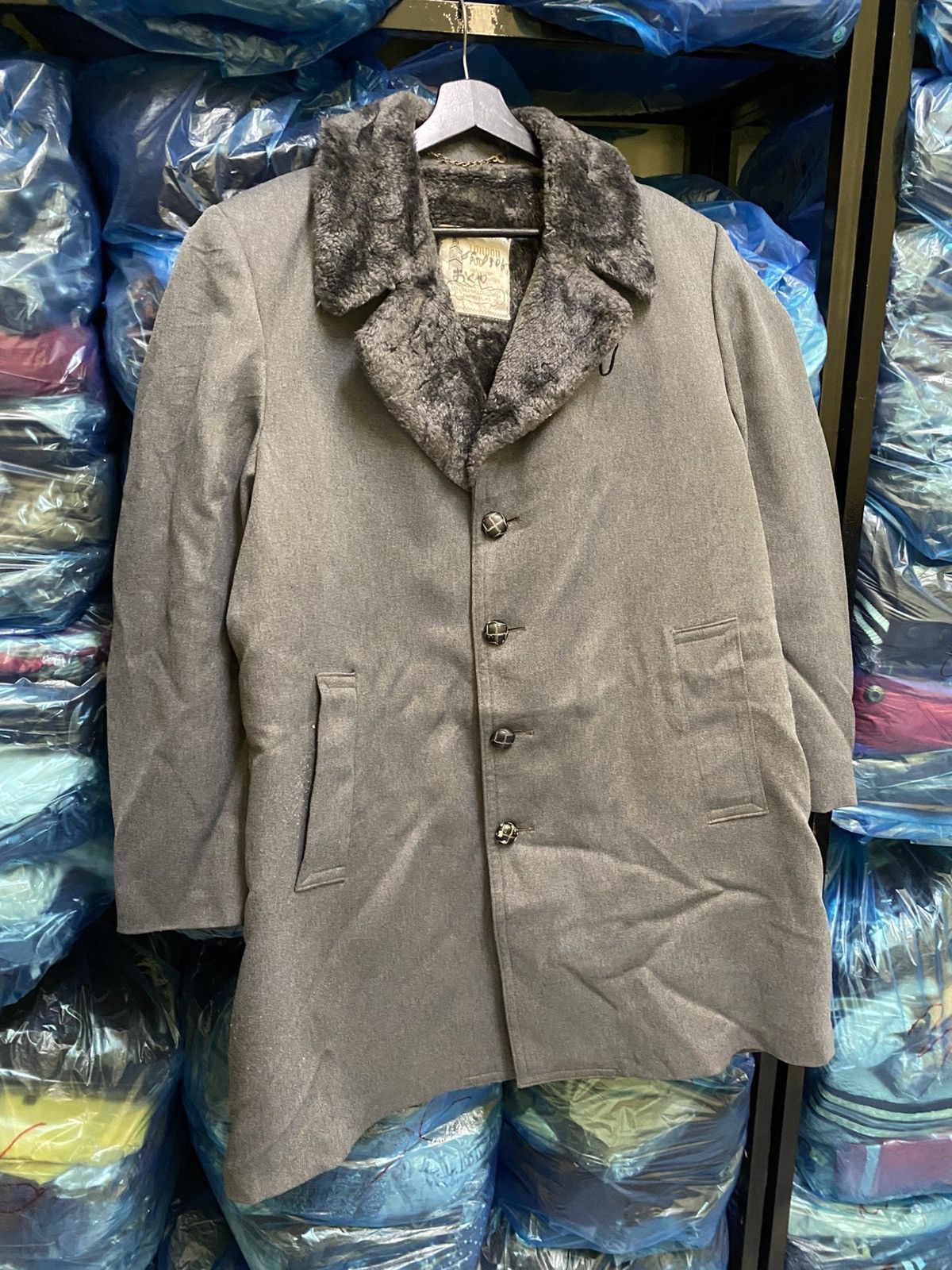 London Fog Vintage 1980s Ash Gray Faux Fur Collar Overcoat Fashionland Size US M / EU 48-50 / 2 - 6 Thumbnail