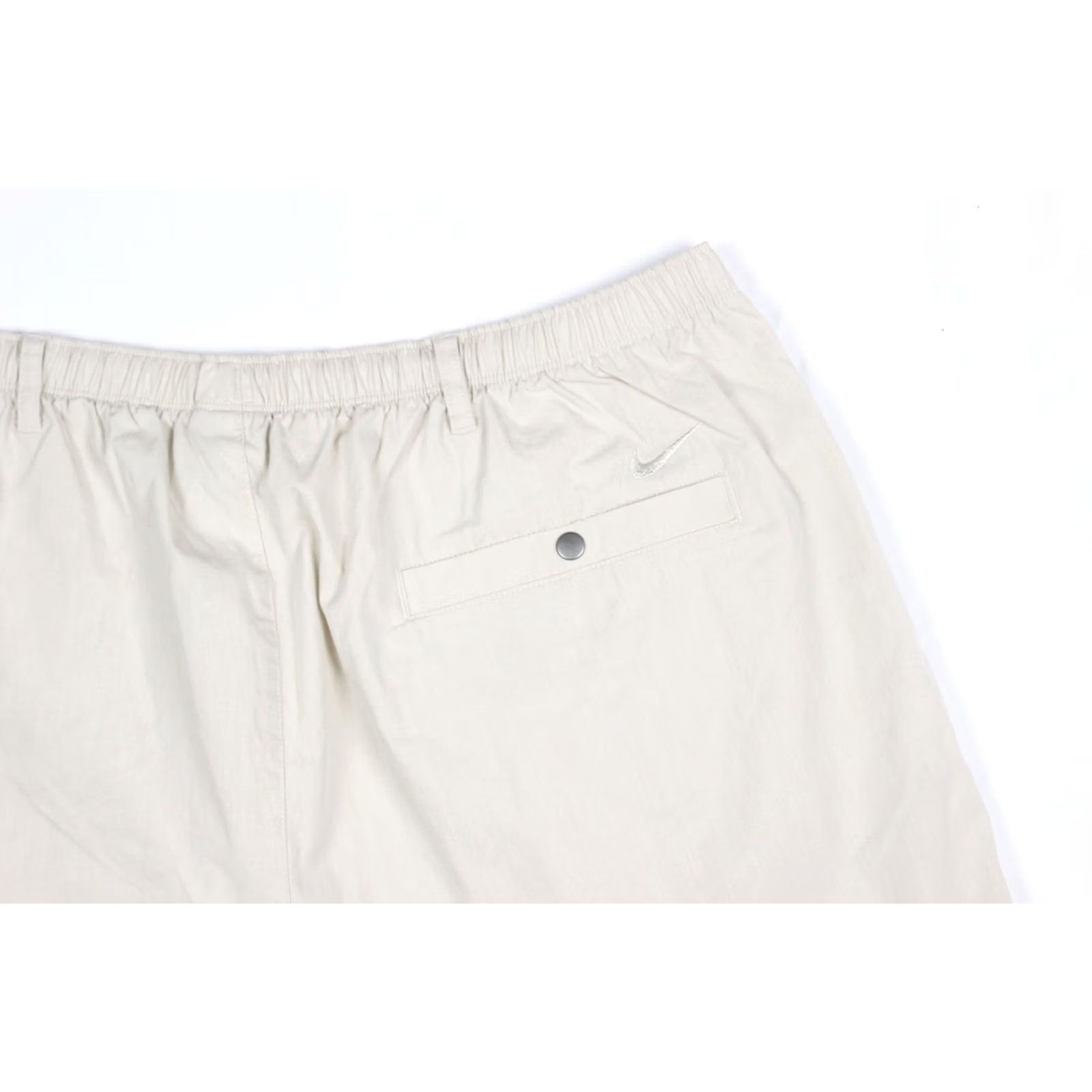 Nike Nike Life Men's Camp Shorts Loose Fit Mid Thigh Large Ivory 6" Inseam Cargo Pockets FN3216 Size US 33 - 3 Thumbnail