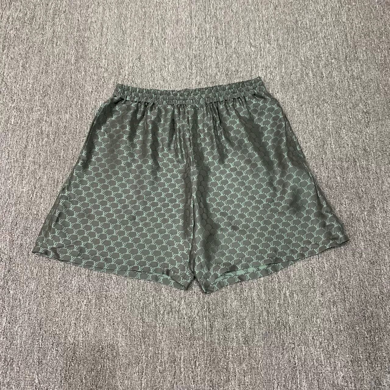Louis Vuitton LV Monogram Silk Shorts Size US 32 / EU 48 - 1 Thumbnail