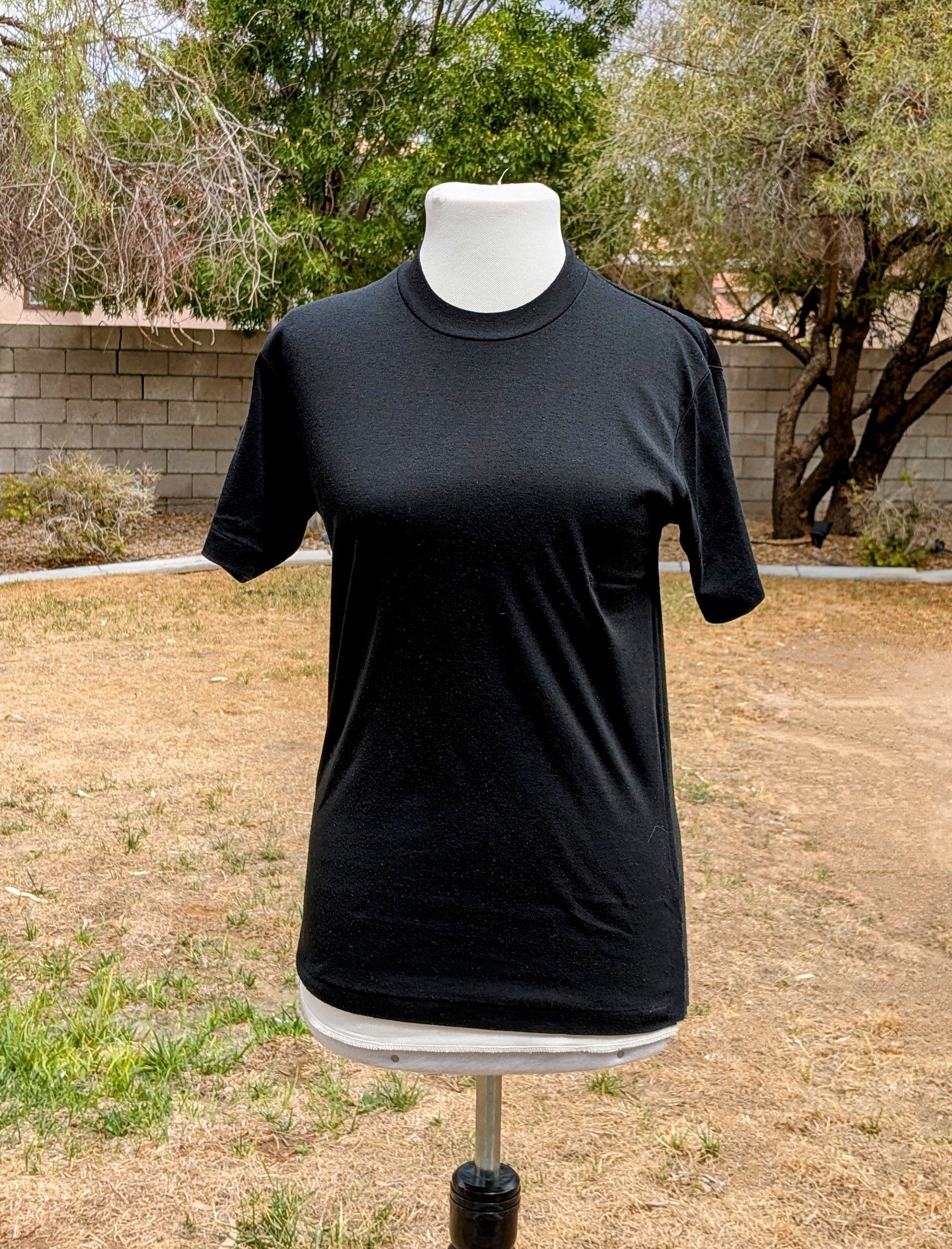 Vintage Vintage Women's Blank T-Shirt 90s Single Stitch Short Sleeve Size S / US 4 / IT 40 - 1 Thumbnail