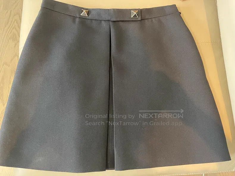 Valentino Valentino Skirt Size M / US 6-8 / IT 42-44 - 1 Thumbnail