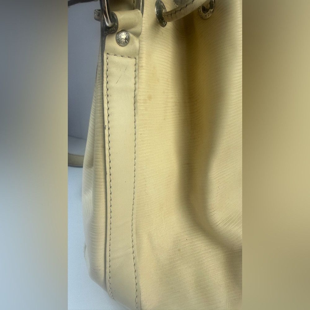 Louis Vuitton Louis Vuitton Petit Noe Yvoire/White in Epi Leather Size ONE SIZE - 5 Thumbnail